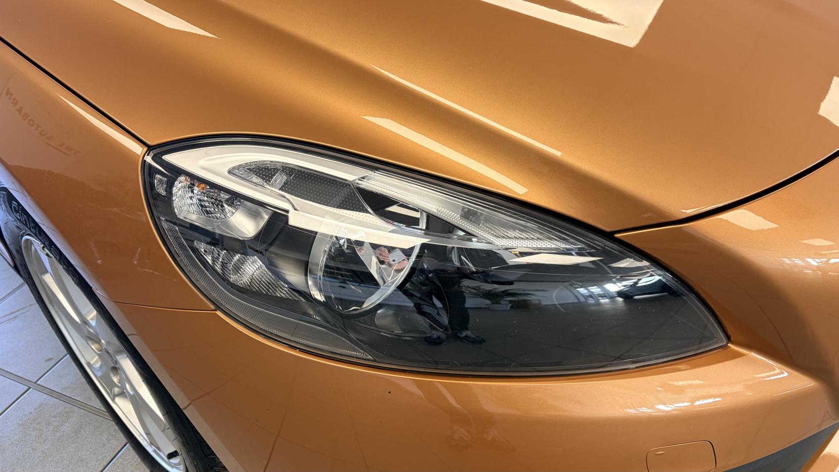 Volvo V40 Cross Country 1.6 D2 SE Hatchback 5dr Diesel Manual Euro 5 (s/s) (115 ps)