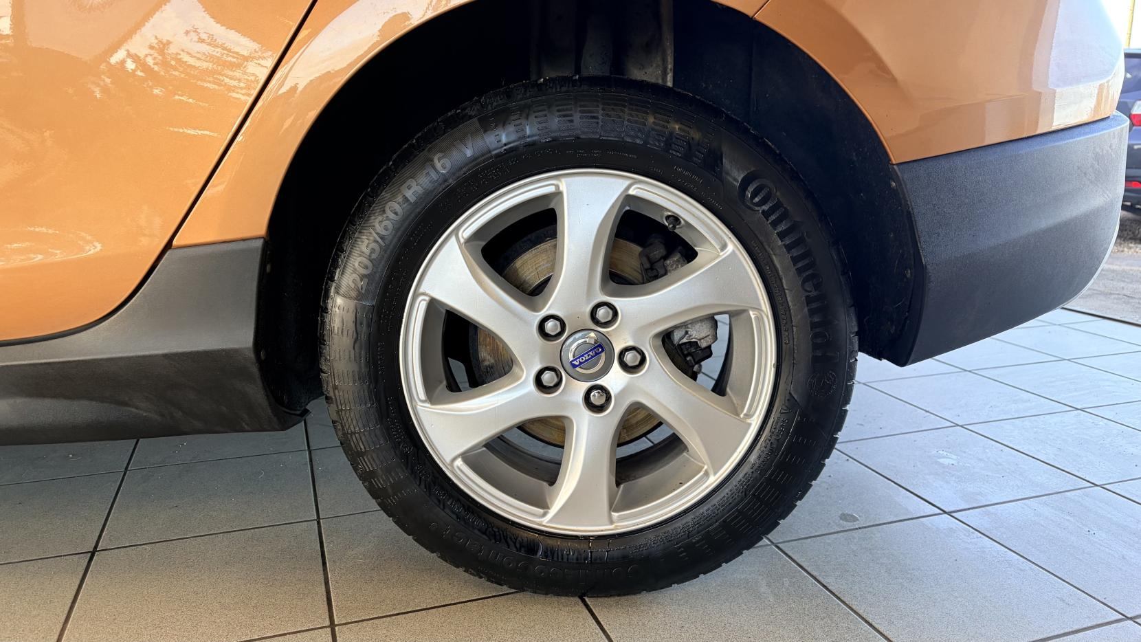 Volvo V40 Cross Country 1.6 D2 SE Hatchback 5dr Diesel Manual Euro 5 (s/s) (115 ps)