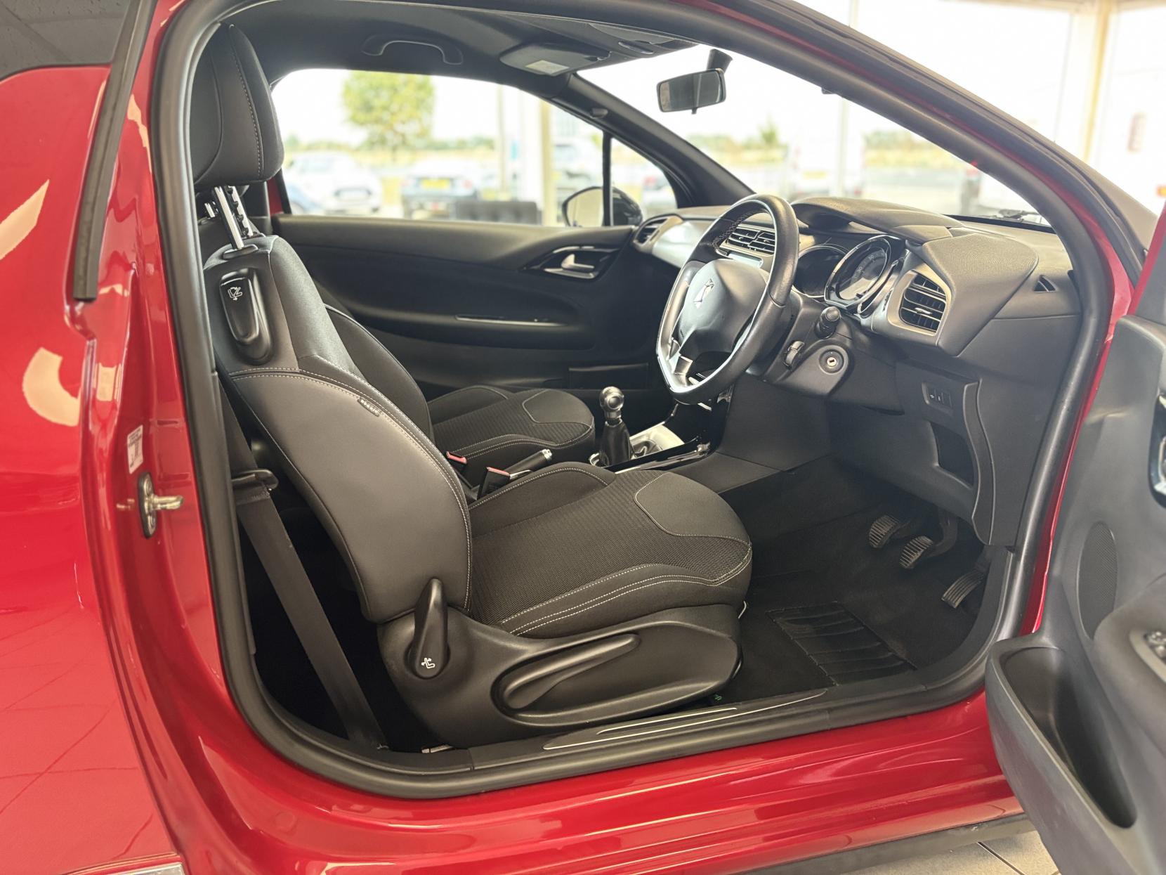 DS AUTOMOBILES DS 3 1.2 PureTech Chic Hatchback 3dr Petrol Manual Euro 6 (82 ps)