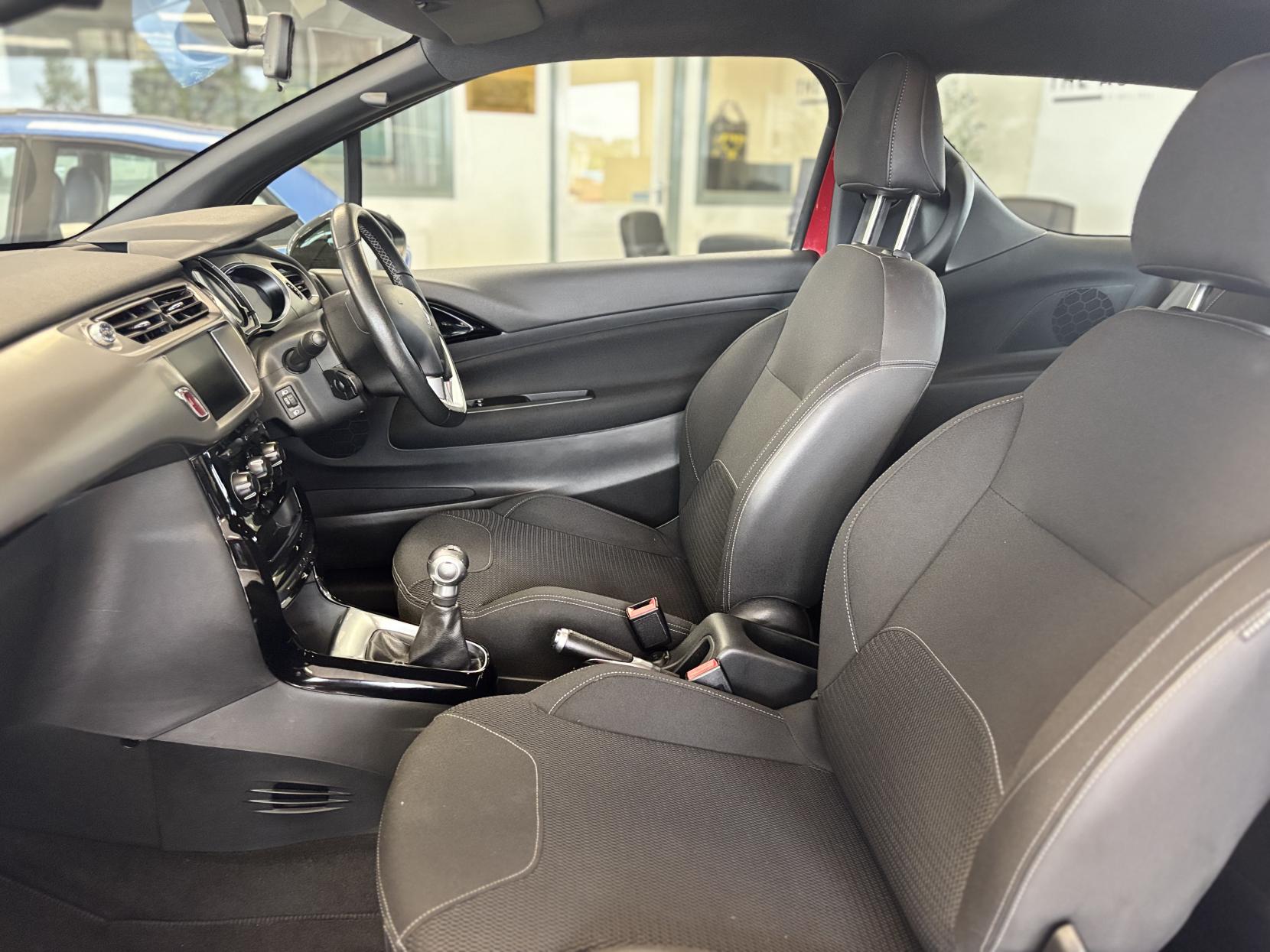 DS AUTOMOBILES DS 3 1.2 PureTech Chic Hatchback 3dr Petrol Manual Euro 6 (82 ps)