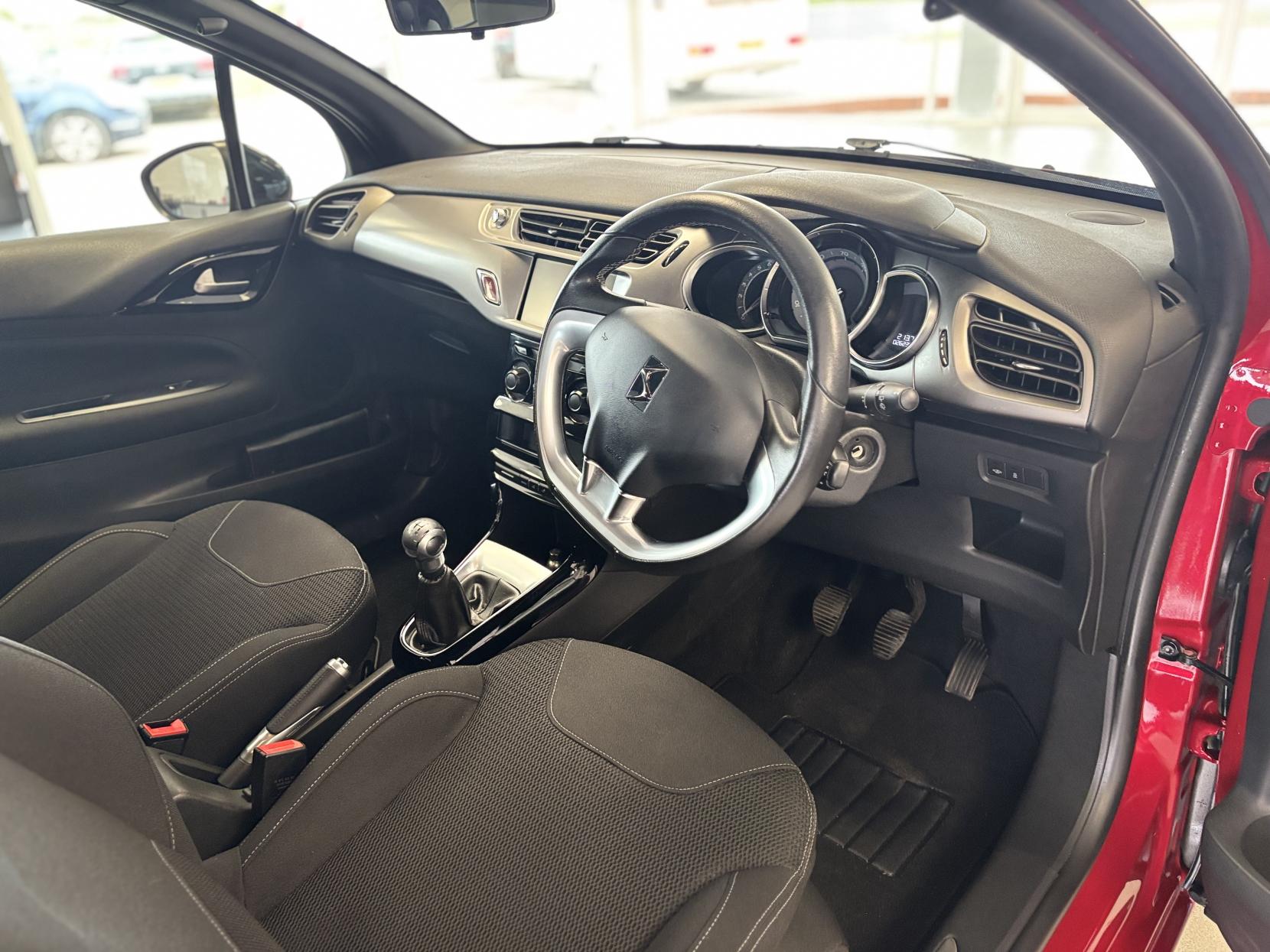DS AUTOMOBILES DS 3 1.2 PureTech Chic Hatchback 3dr Petrol Manual Euro 6 (82 ps)