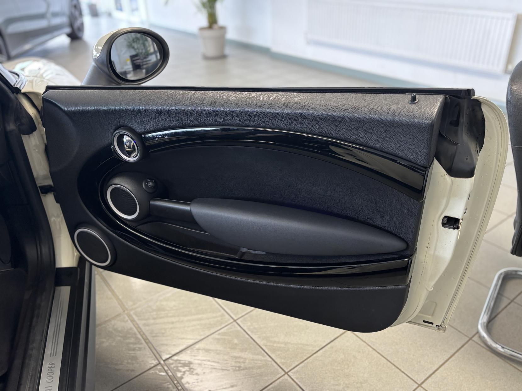 MINI Convertible 1.6 Cooper Convertible 2dr Petrol Manual Euro 6 (s/s) (122 ps)
