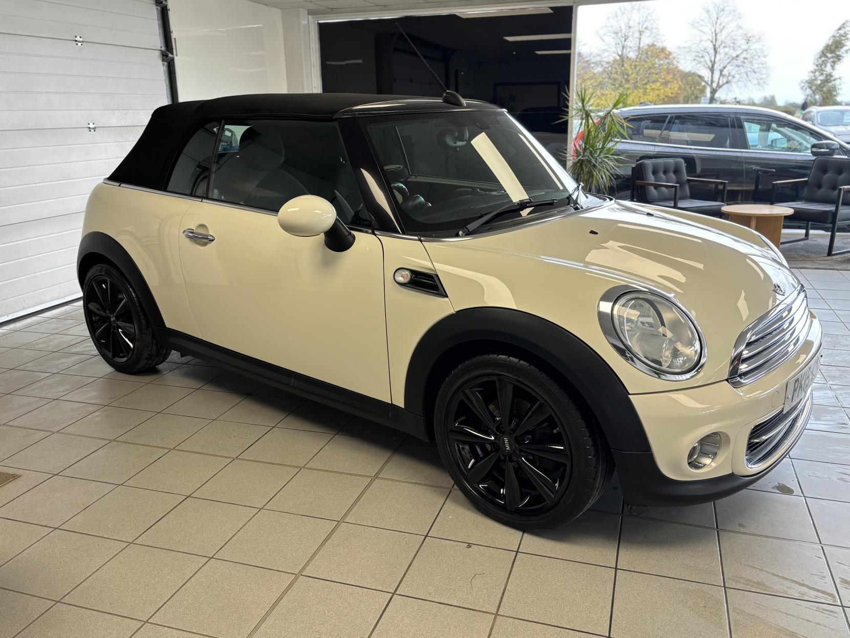 MINI Convertible 1.6 Cooper Convertible 2dr Petrol Manual Euro 6 (s/s) (122 ps)