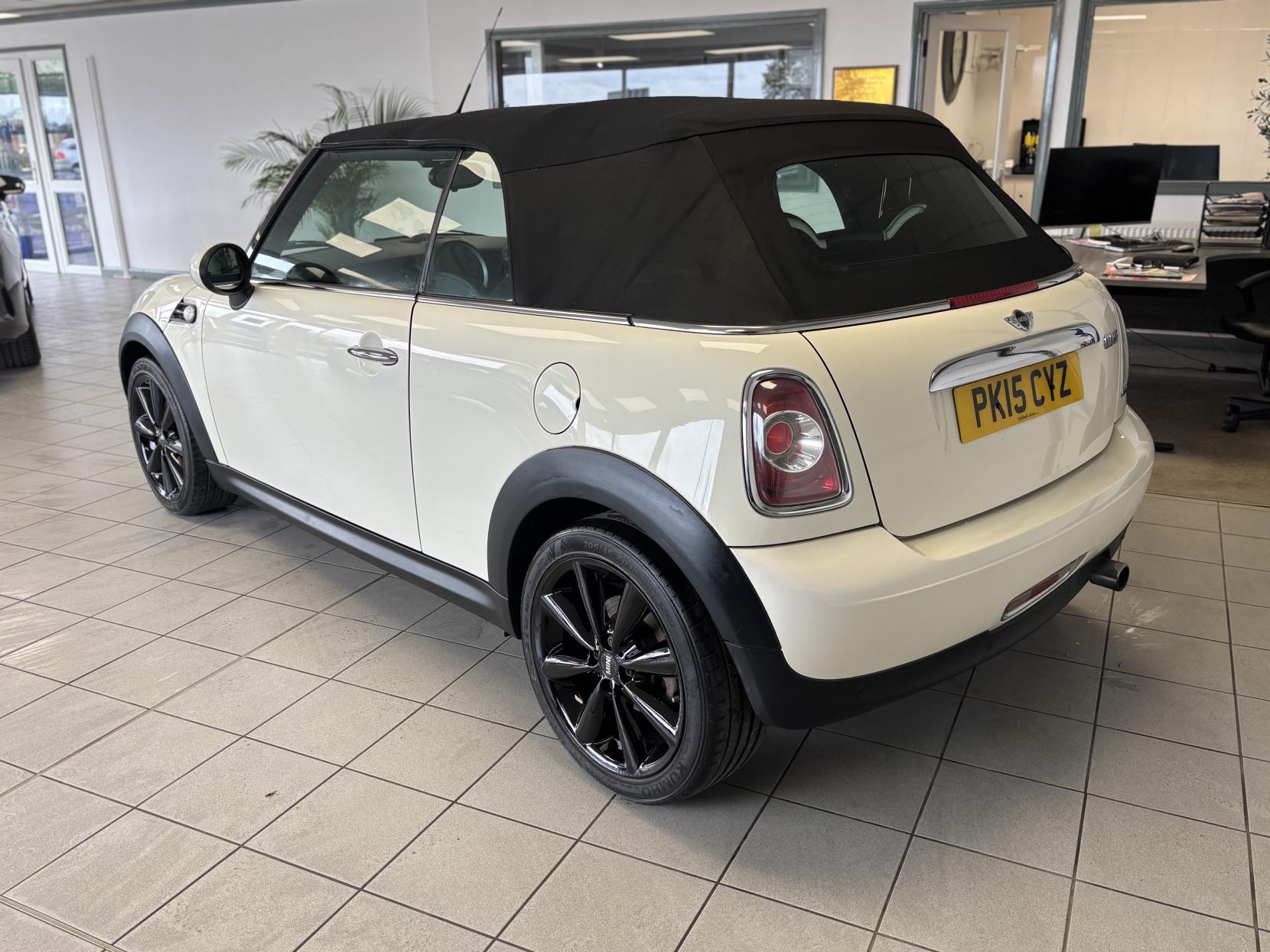 MINI Convertible 1.6 Cooper Convertible 2dr Petrol Manual Euro 6 (s/s) (122 ps)
