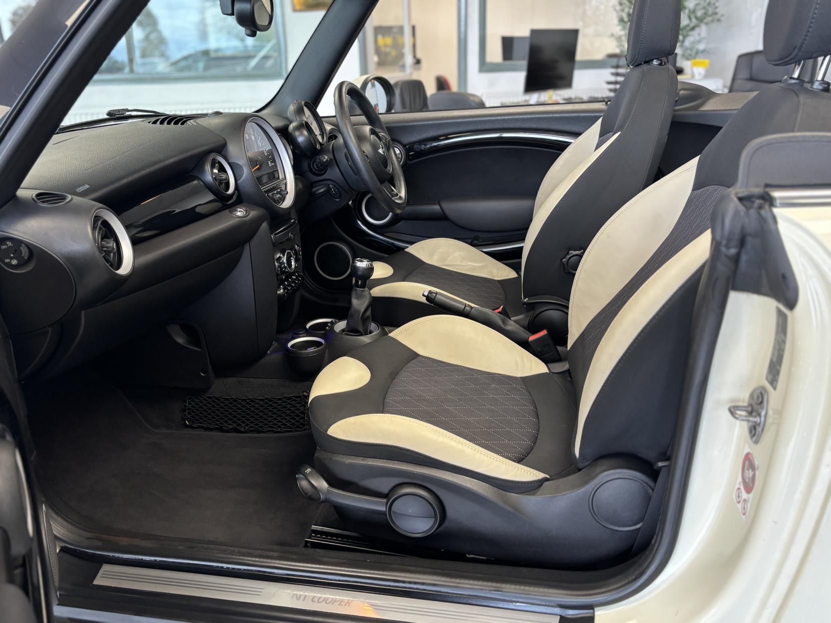 MINI Convertible 1.6 Cooper Convertible 2dr Petrol Manual Euro 6 (s/s) (122 ps)