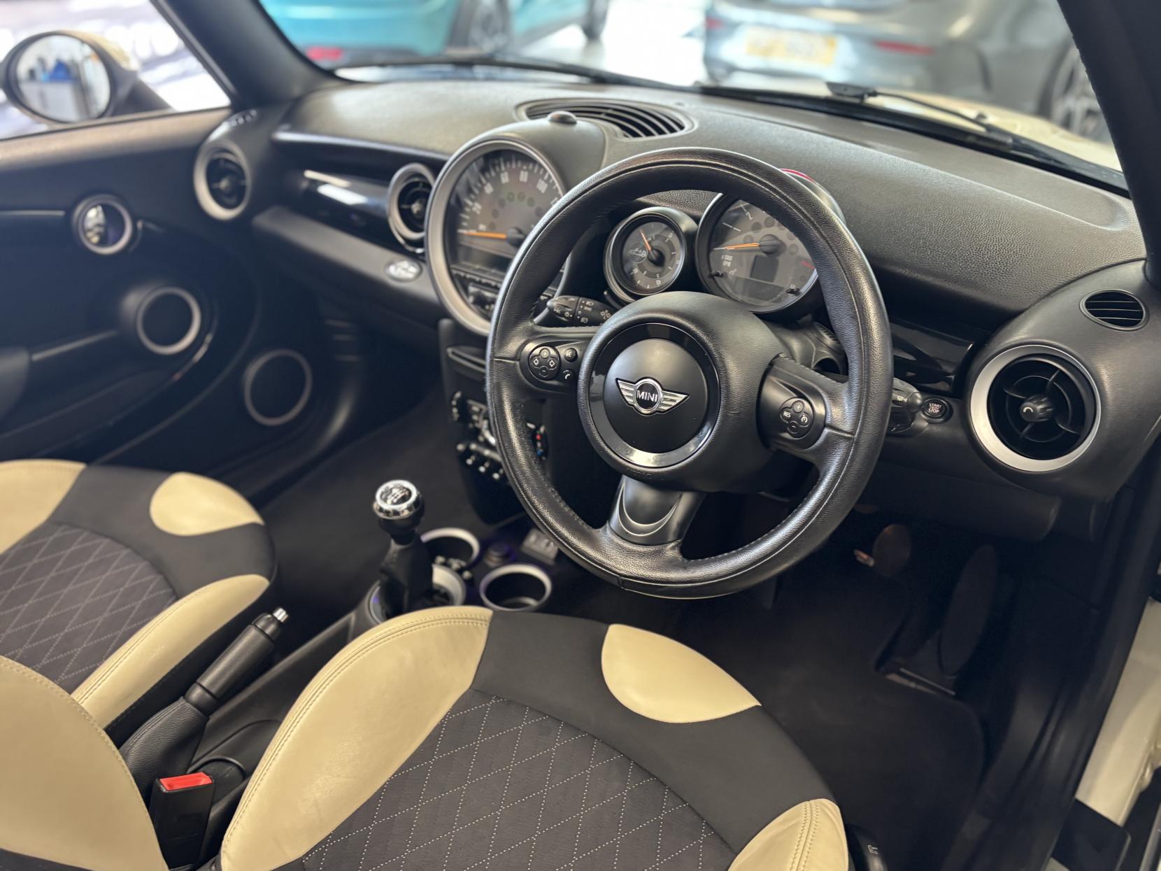 MINI Convertible 1.6 Cooper Convertible 2dr Petrol Manual Euro 6 (s/s) (122 ps)