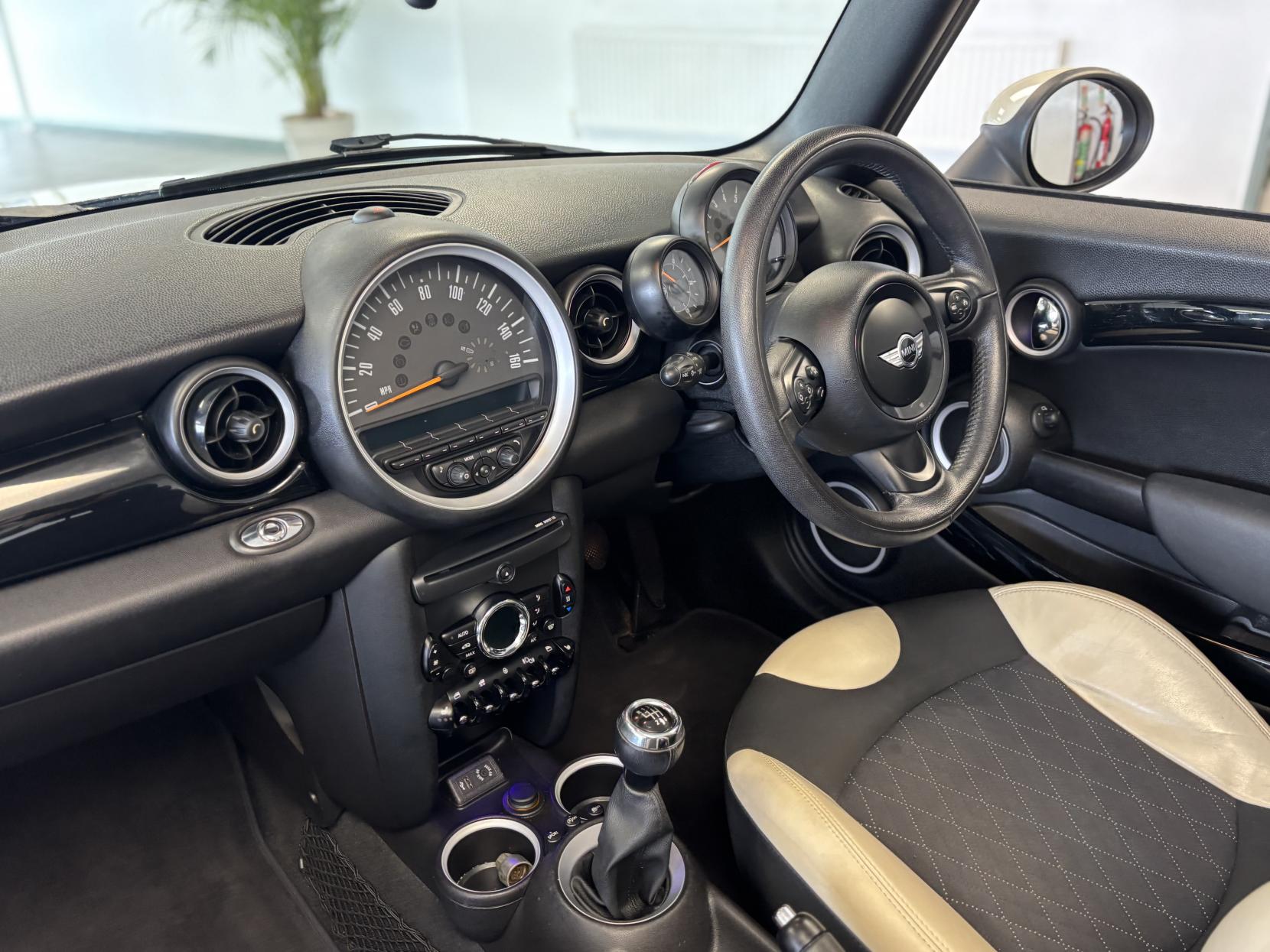 MINI Convertible 1.6 Cooper Convertible 2dr Petrol Manual Euro 6 (s/s) (122 ps)