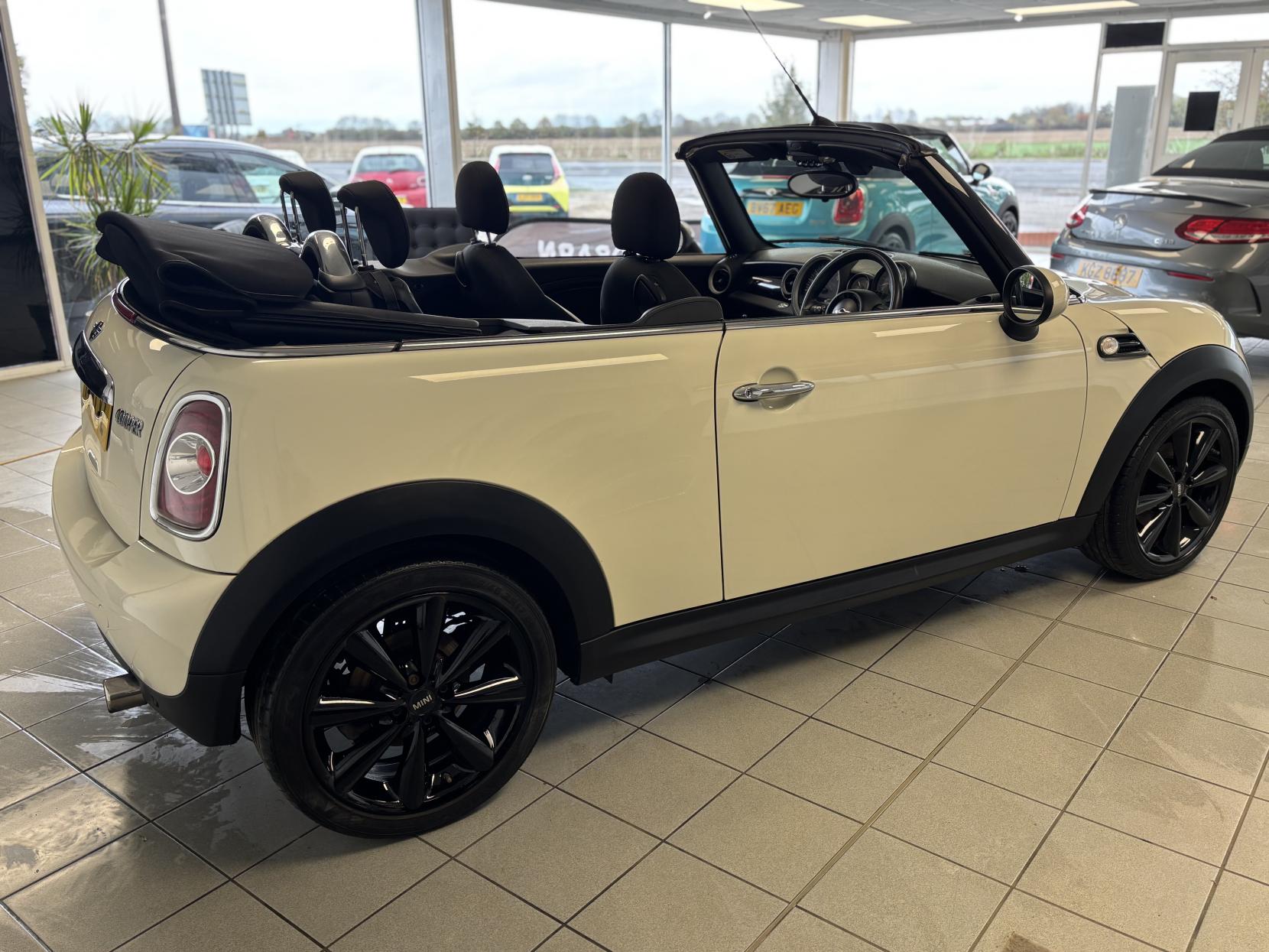 MINI Convertible 1.6 Cooper Convertible 2dr Petrol Manual Euro 6 (s/s) (122 ps)