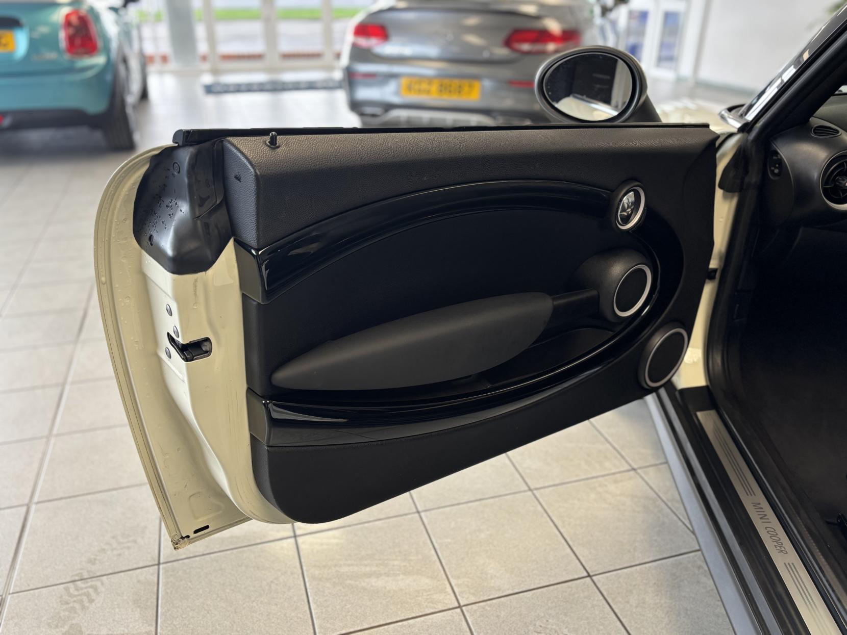 MINI Convertible 1.6 Cooper Convertible 2dr Petrol Manual Euro 6 (s/s) (122 ps)