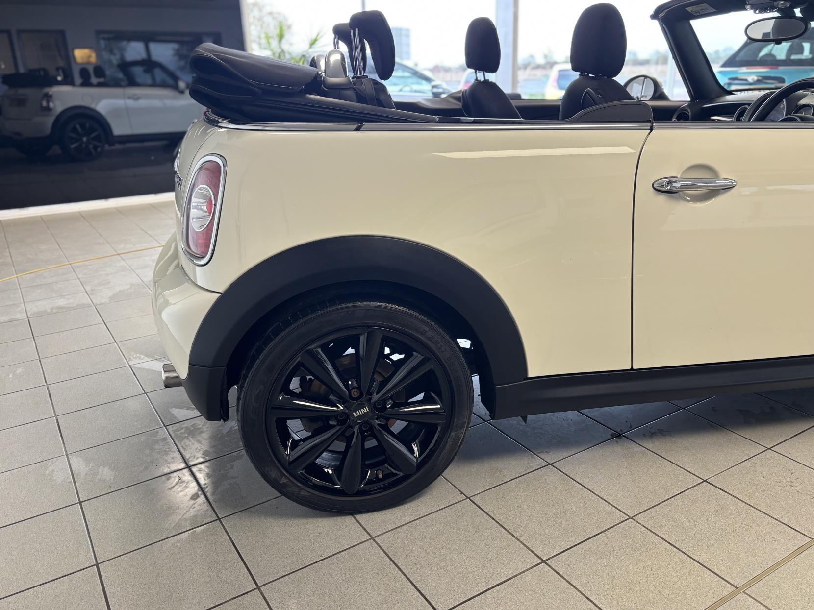 MINI Convertible 1.6 Cooper Convertible 2dr Petrol Manual Euro 6 (s/s) (122 ps)