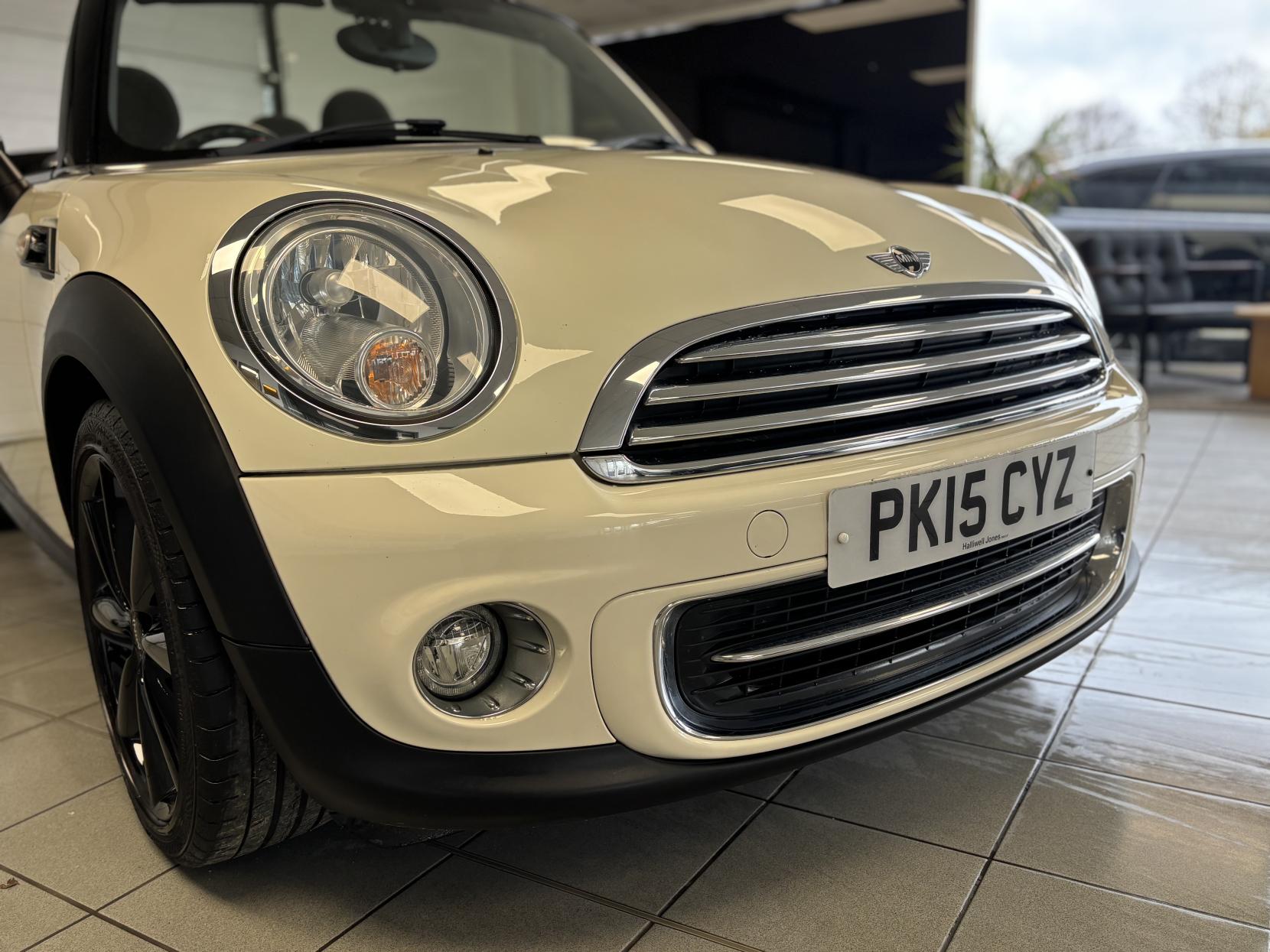 MINI Convertible 1.6 Cooper Convertible 2dr Petrol Manual Euro 6 (s/s) (122 ps)
