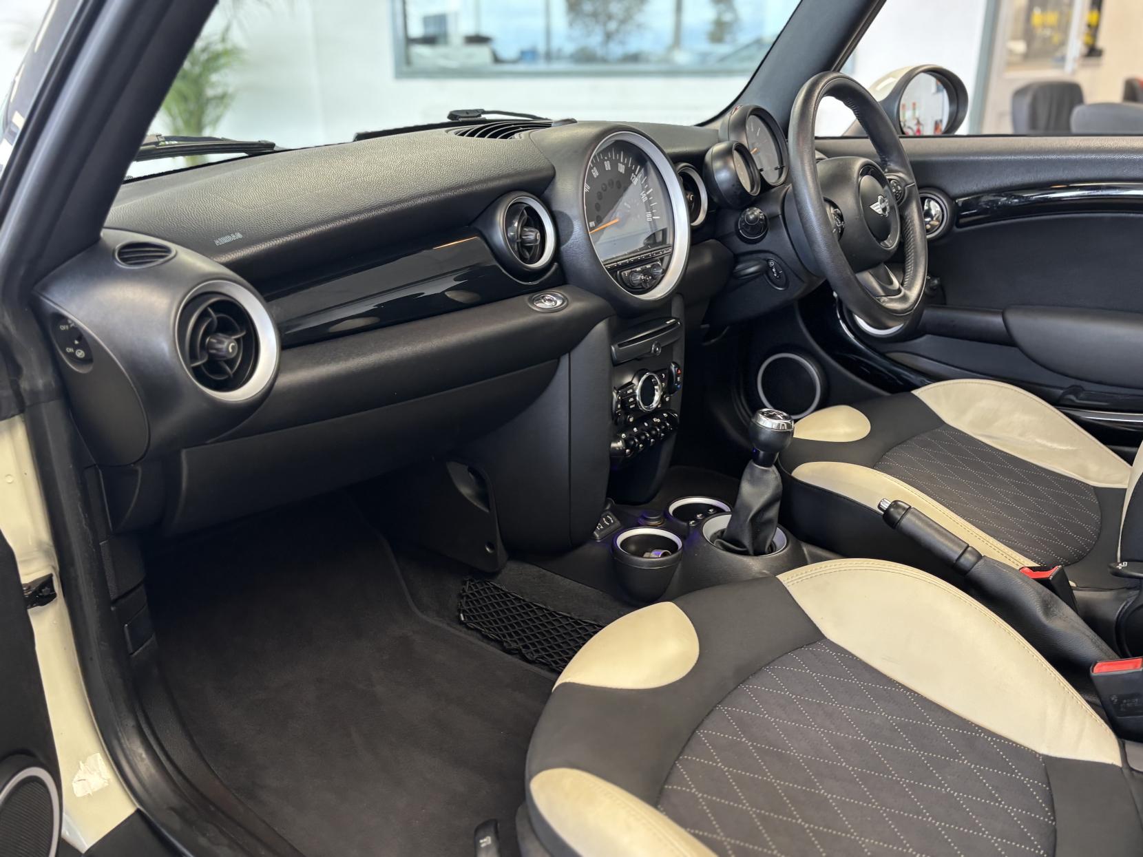 MINI Convertible 1.6 Cooper Convertible 2dr Petrol Manual Euro 6 (s/s) (122 ps)