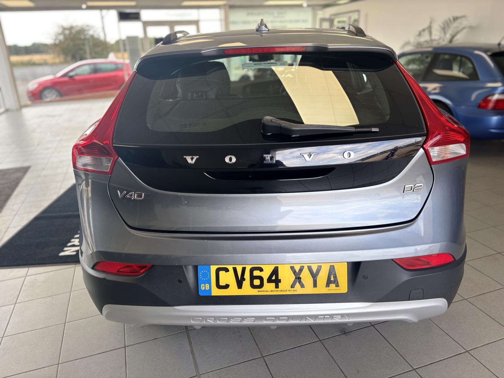Volvo V40 Cross Country 1.6 D2 Lux Hatchback 5dr Diesel Powershift Euro 5 (s/s) (115 ps)