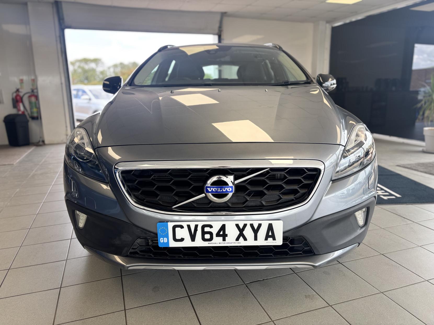Volvo V40 Cross Country 1.6 D2 Lux Hatchback 5dr Diesel Powershift Euro 5 (s/s) (115 ps)