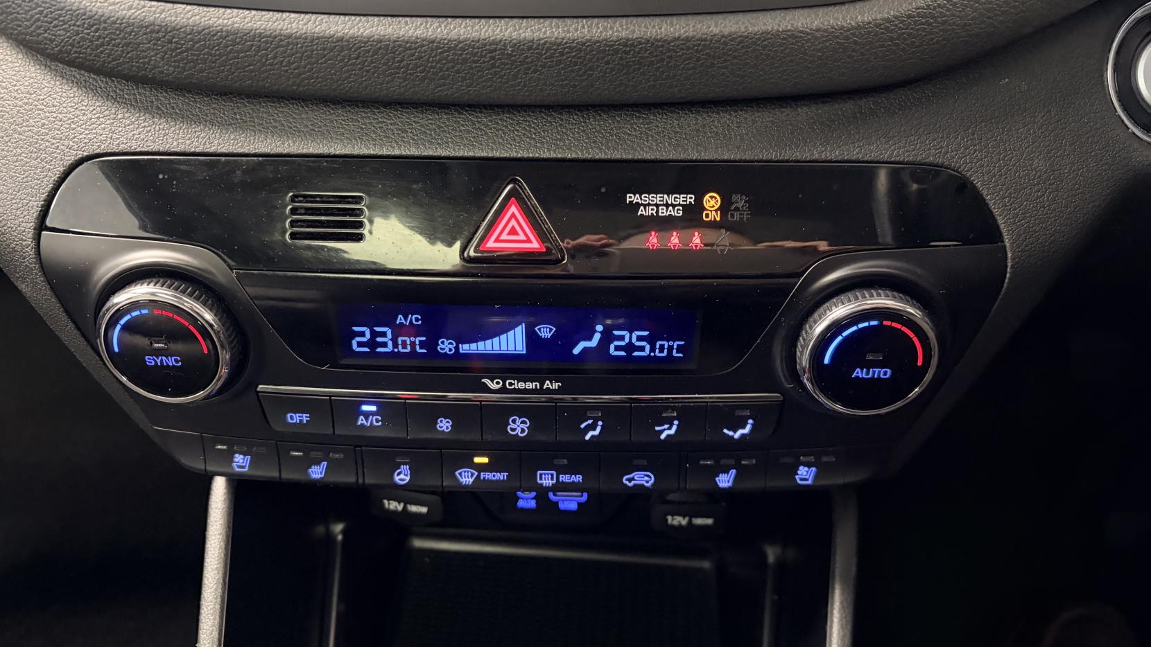 Hyundai TUCSON 2.0 CRDi Blue Drive Premium SE SUV 5dr Diesel Manual Euro 6 (s/s) (136 ps)