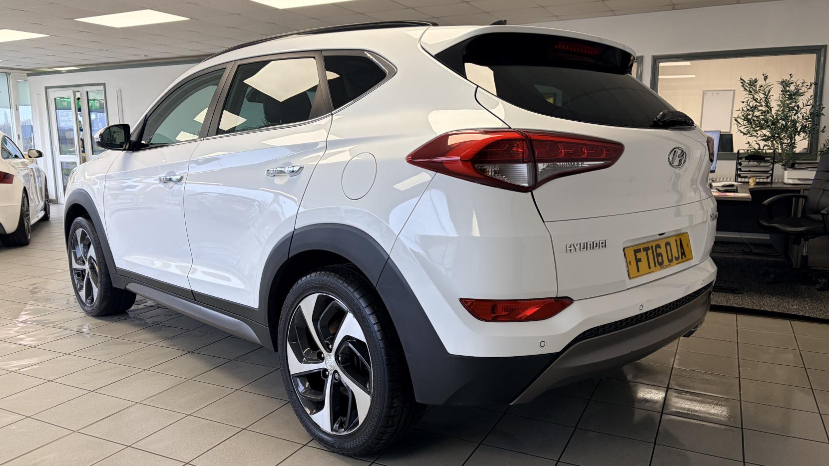 Hyundai TUCSON 2.0 CRDi Blue Drive Premium SE SUV 5dr Diesel Manual Euro 6 (s/s) (136 ps)