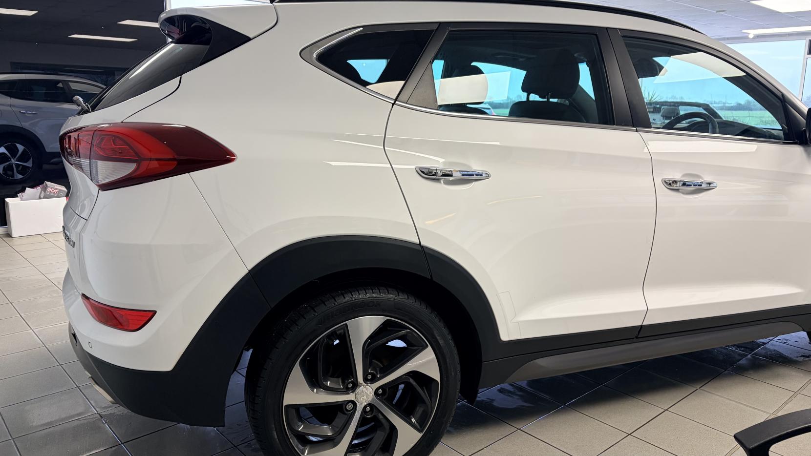 Hyundai TUCSON 2.0 CRDi Blue Drive Premium SE SUV 5dr Diesel Manual Euro 6 (s/s) (136 ps)