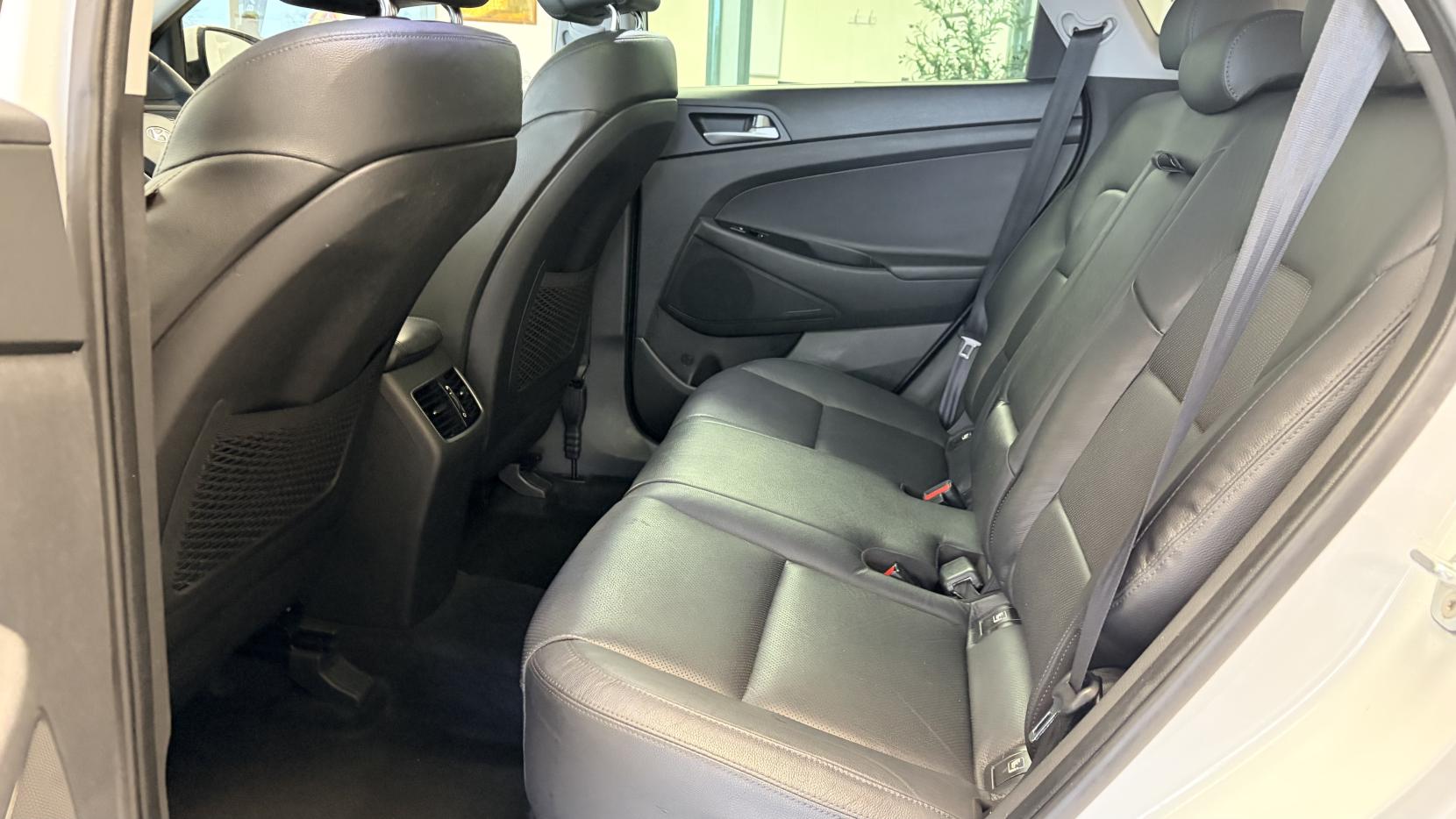 Hyundai TUCSON 2.0 CRDi Blue Drive Premium SE SUV 5dr Diesel Manual Euro 6 (s/s) (136 ps)