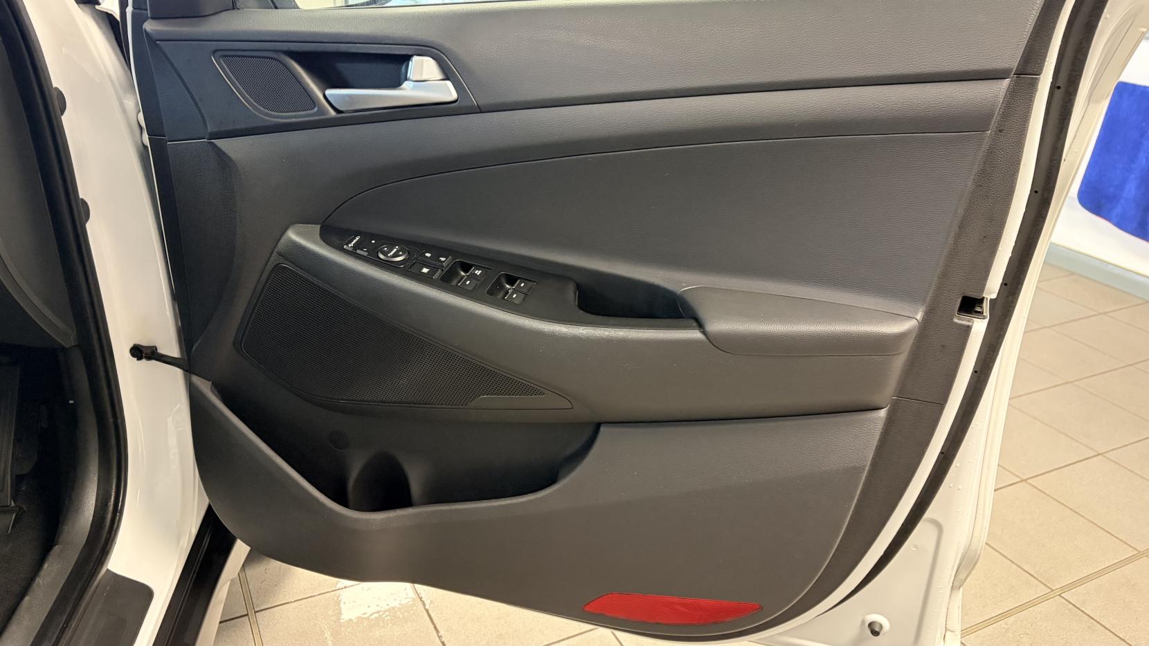 Hyundai TUCSON 2.0 CRDi Blue Drive Premium SE SUV 5dr Diesel Manual Euro 6 (s/s) (136 ps)