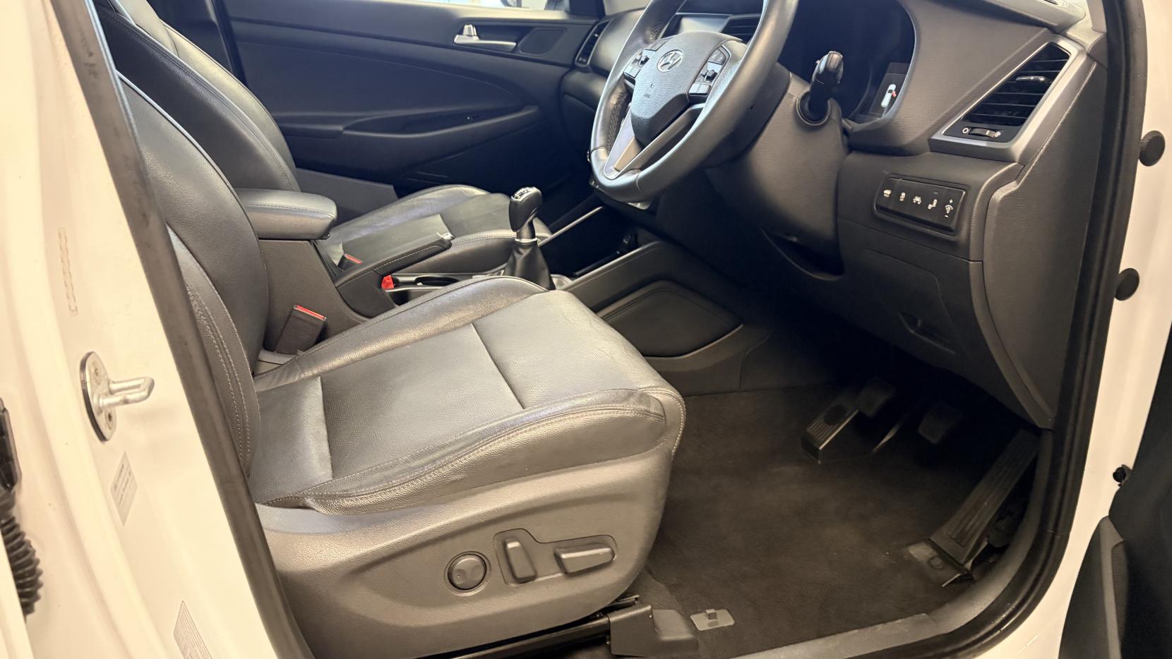 Hyundai TUCSON 2.0 CRDi Blue Drive Premium SE SUV 5dr Diesel Manual Euro 6 (s/s) (136 ps)