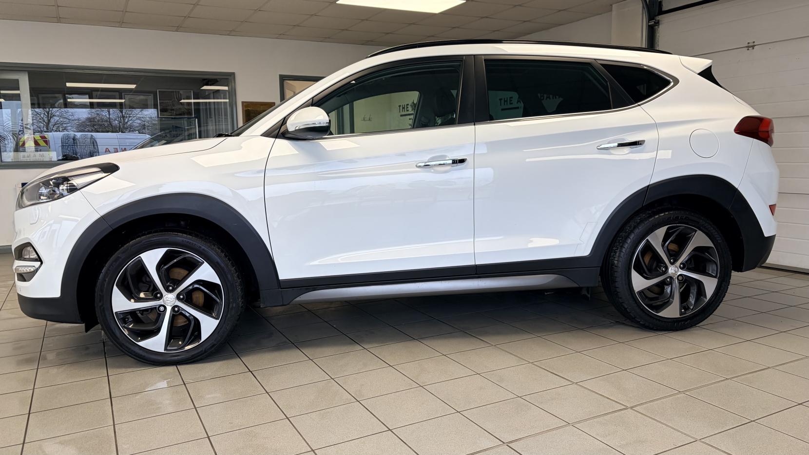 Hyundai TUCSON 2.0 CRDi Blue Drive Premium SE SUV 5dr Diesel Manual Euro 6 (s/s) (136 ps)