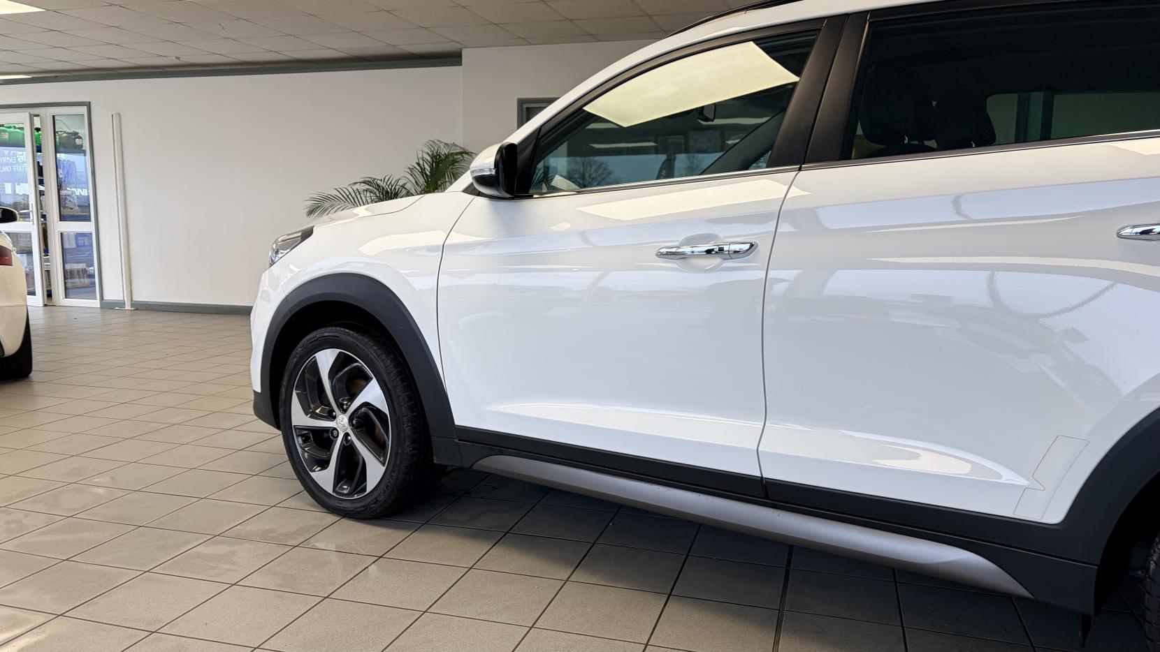 Hyundai TUCSON 2.0 CRDi Blue Drive Premium SE SUV 5dr Diesel Manual Euro 6 (s/s) (136 ps)