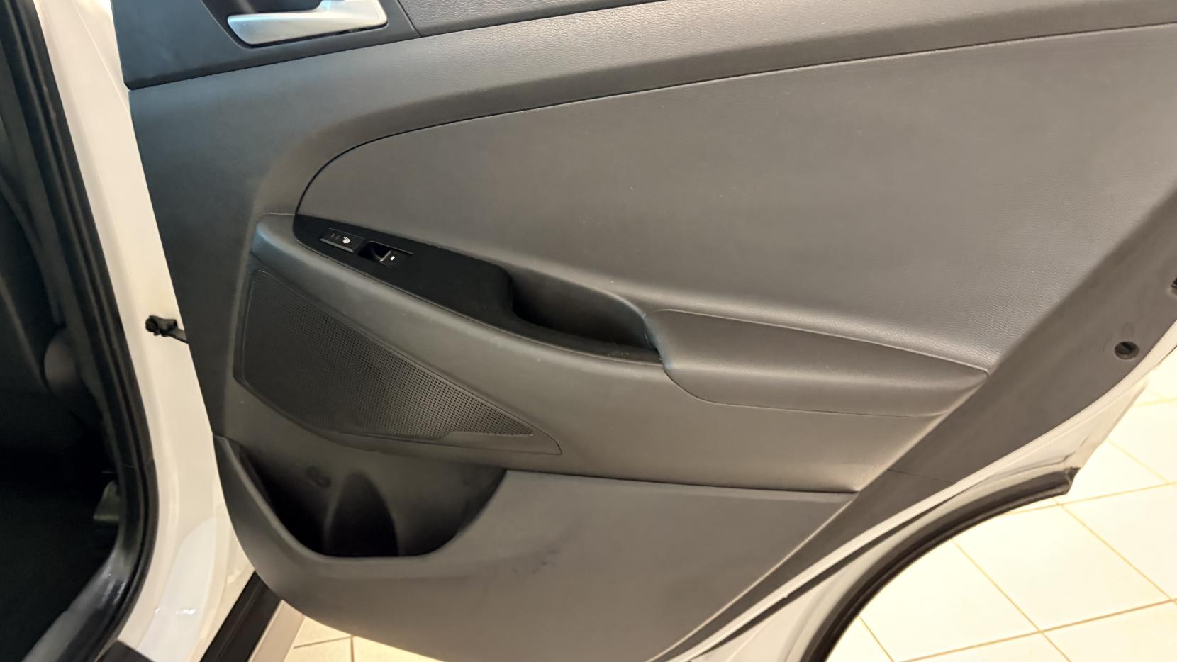 Hyundai TUCSON 2.0 CRDi Blue Drive Premium SE SUV 5dr Diesel Manual Euro 6 (s/s) (136 ps)