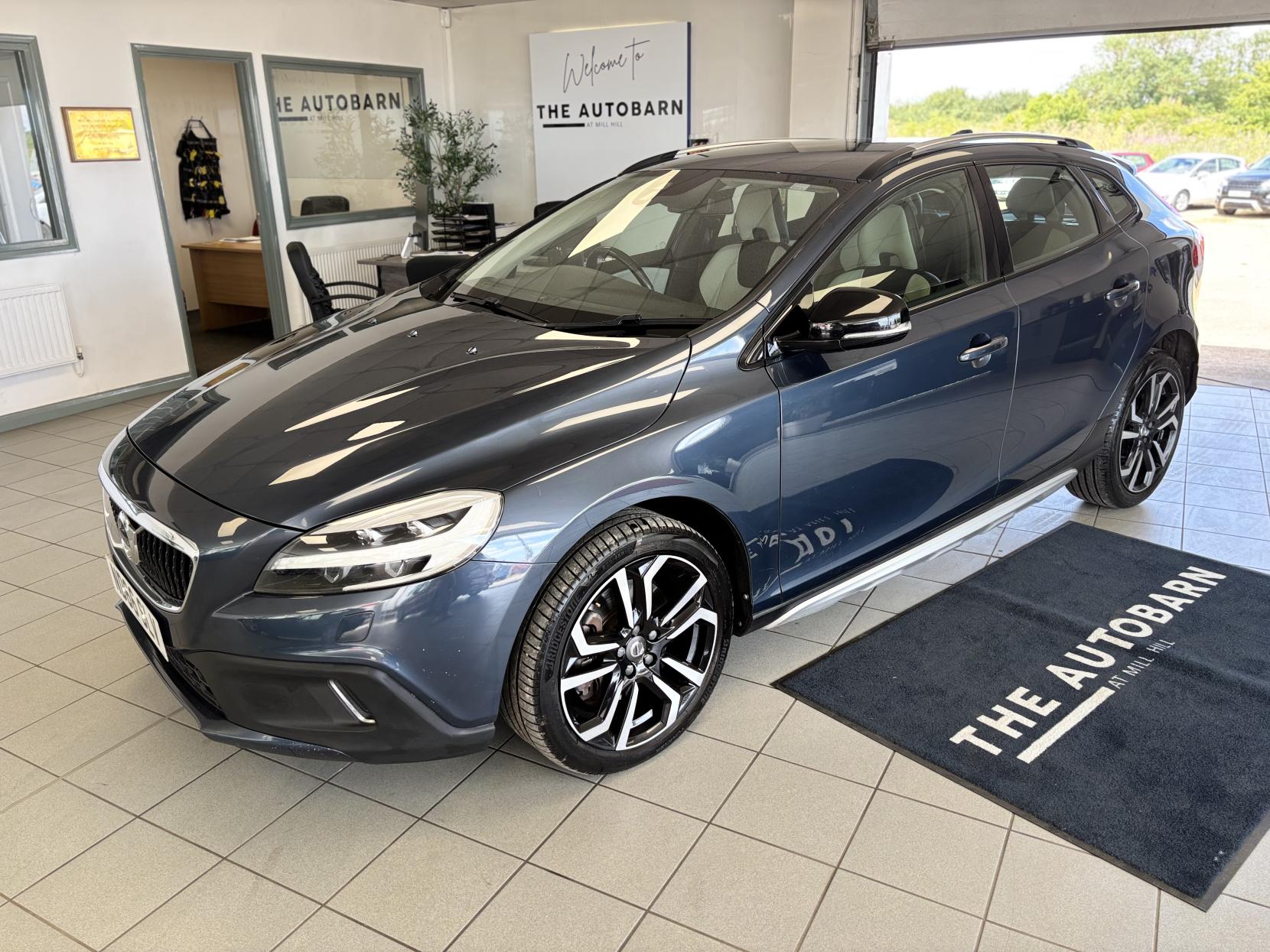 Volvo V40 Cross Country 2.0 D2 Pro Hatchback 5dr Diesel Manual Euro 6 (s/s) (120 ps)