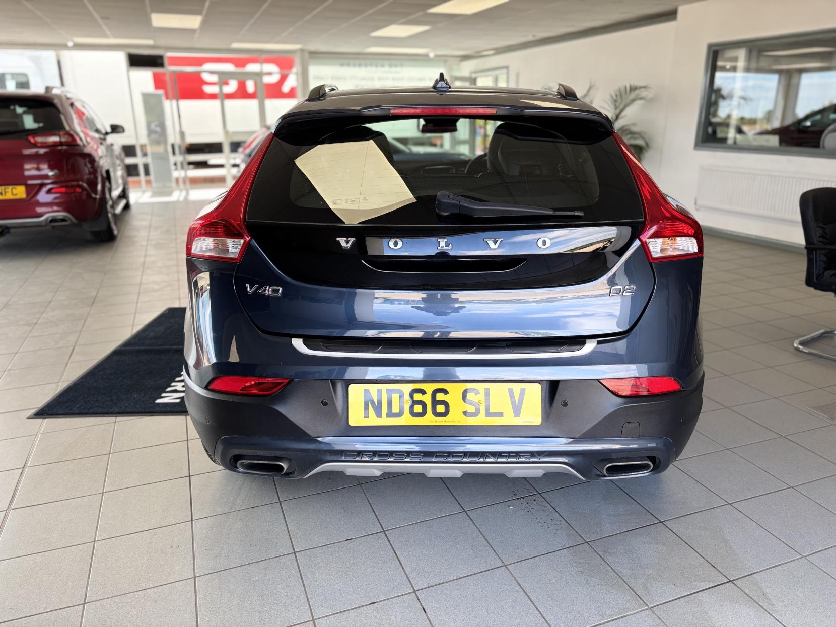 Volvo V40 Cross Country 2.0 D2 Pro Hatchback 5dr Diesel Manual Euro 6 (s/s) (120 ps)
