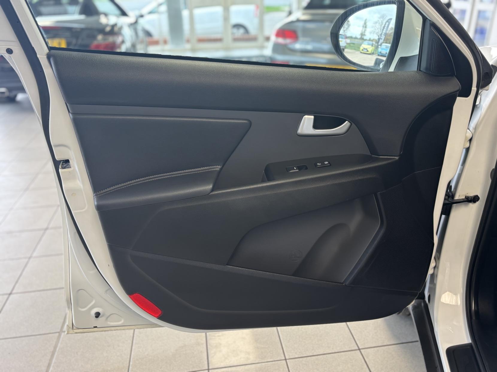 Kia Sportage 1.7 CRDi EcoDynamics 2 SUV 5dr Diesel Manual 2WD Euro 6 (s/s) (114 bhp)