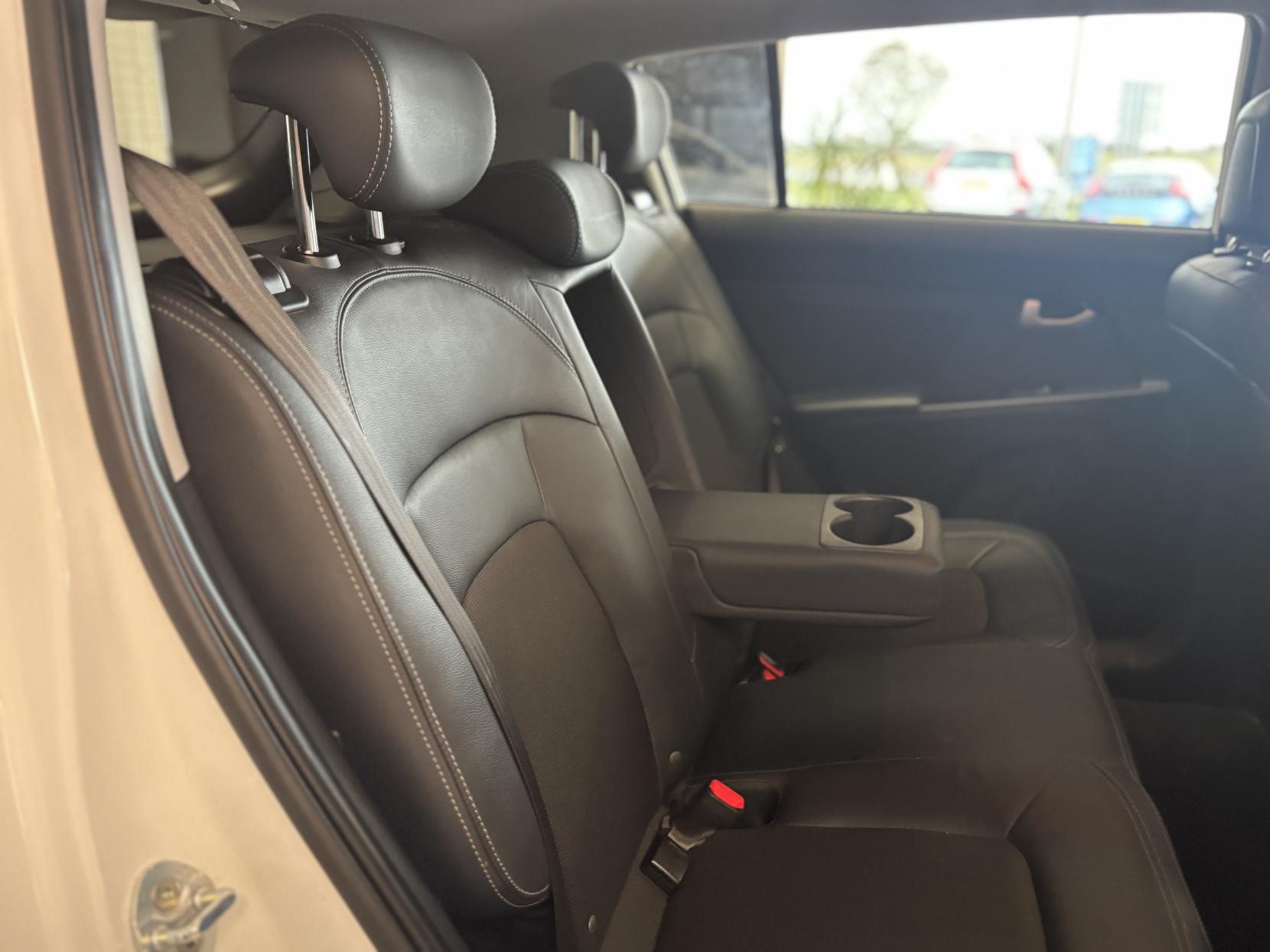 Kia Sportage 1.7 CRDi EcoDynamics 2 SUV 5dr Diesel Manual 2WD Euro 6 (s/s) (114 bhp)