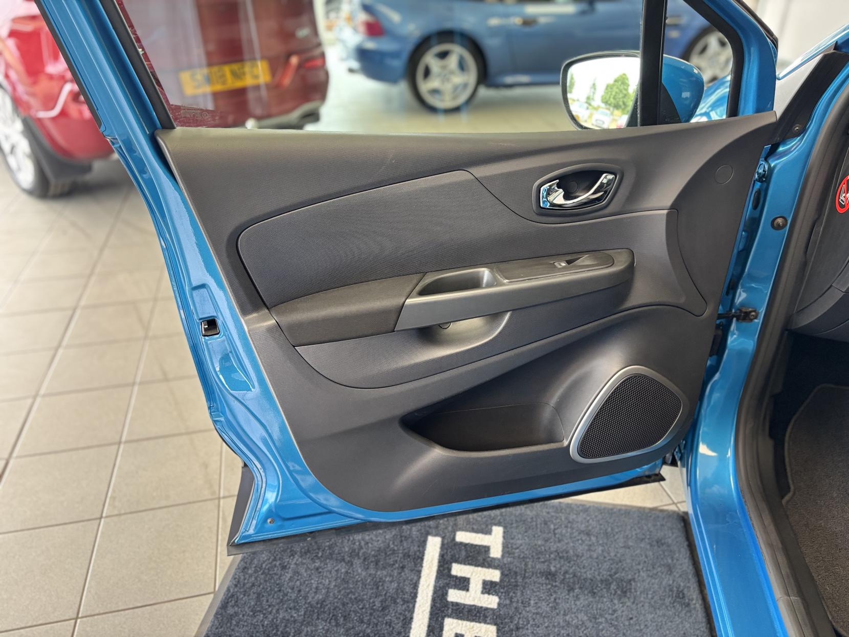 Renault Captur 0.9 TCe ENERGY Expression + SUV 5dr Petrol Manual Euro 5 (s/s) (90 ps)