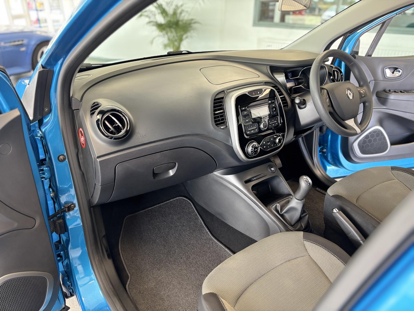 Renault Captur 0.9 TCe ENERGY Expression + SUV 5dr Petrol Manual Euro 5 (s/s) (90 ps)