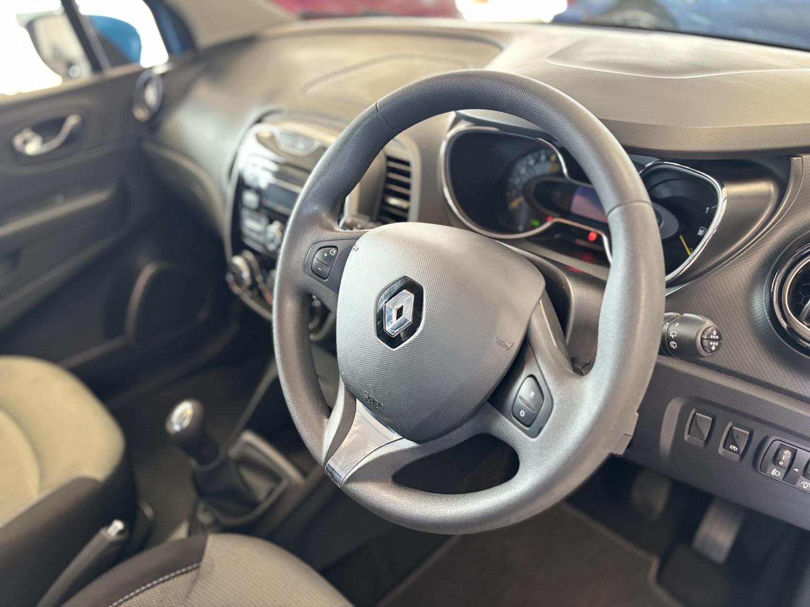 Renault Captur 0.9 TCe ENERGY Expression + SUV 5dr Petrol Manual Euro 5 (s/s) (90 ps)