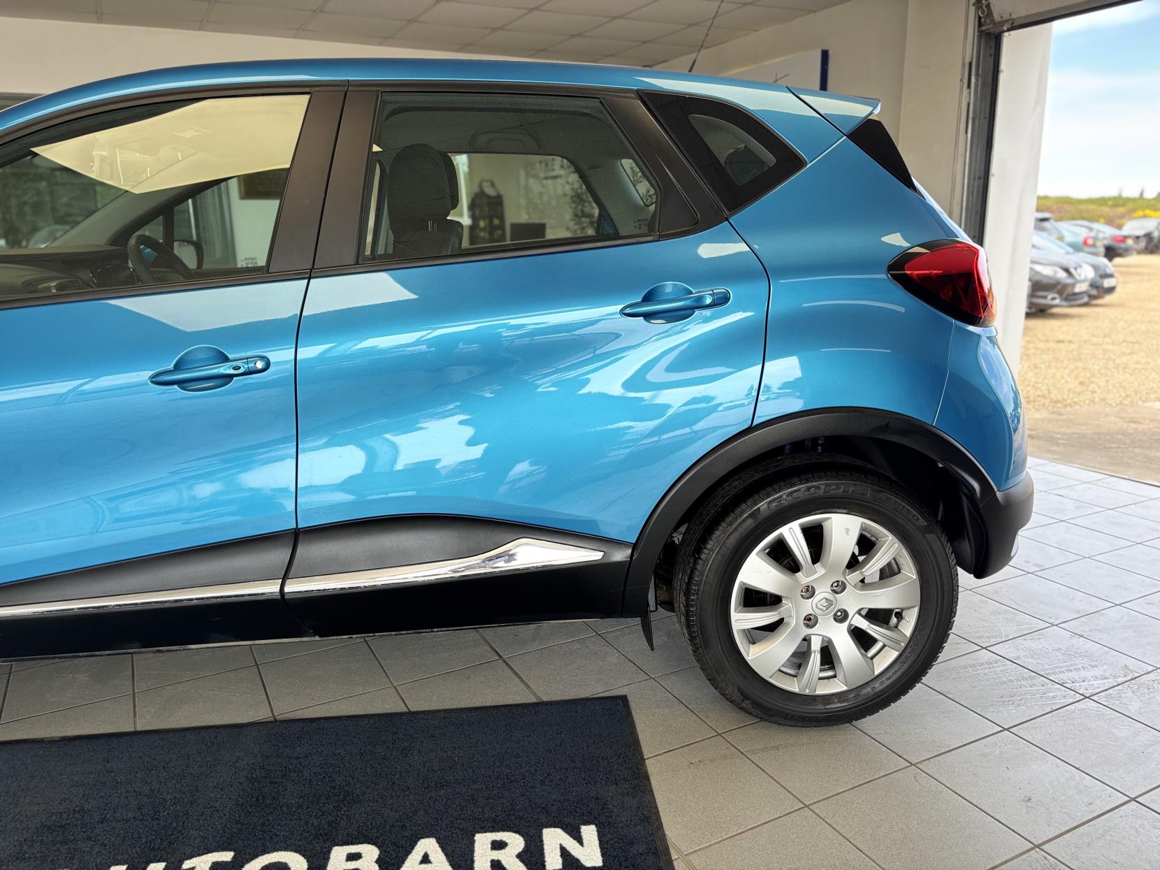 Renault Captur 0.9 TCe ENERGY Expression + SUV 5dr Petrol Manual Euro 5 (s/s) (90 ps)
