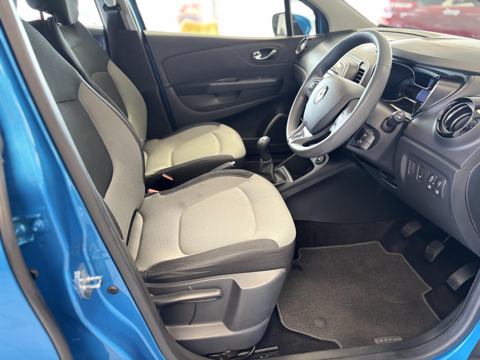 Renault Captur 0.9 TCe ENERGY Expression + SUV 5dr Petrol Manual Euro 5 (s/s) (90 ps)