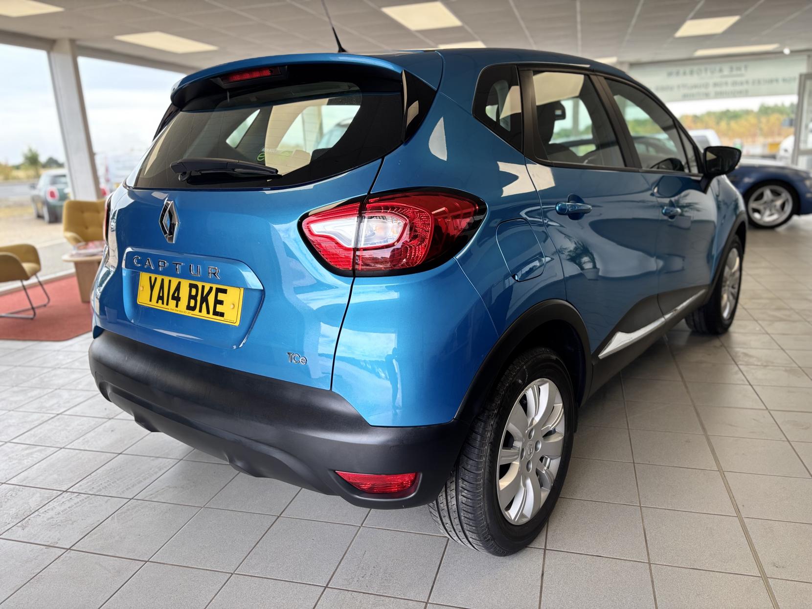Renault Captur 0.9 TCe ENERGY Expression + SUV 5dr Petrol Manual Euro 5 (s/s) (90 ps)