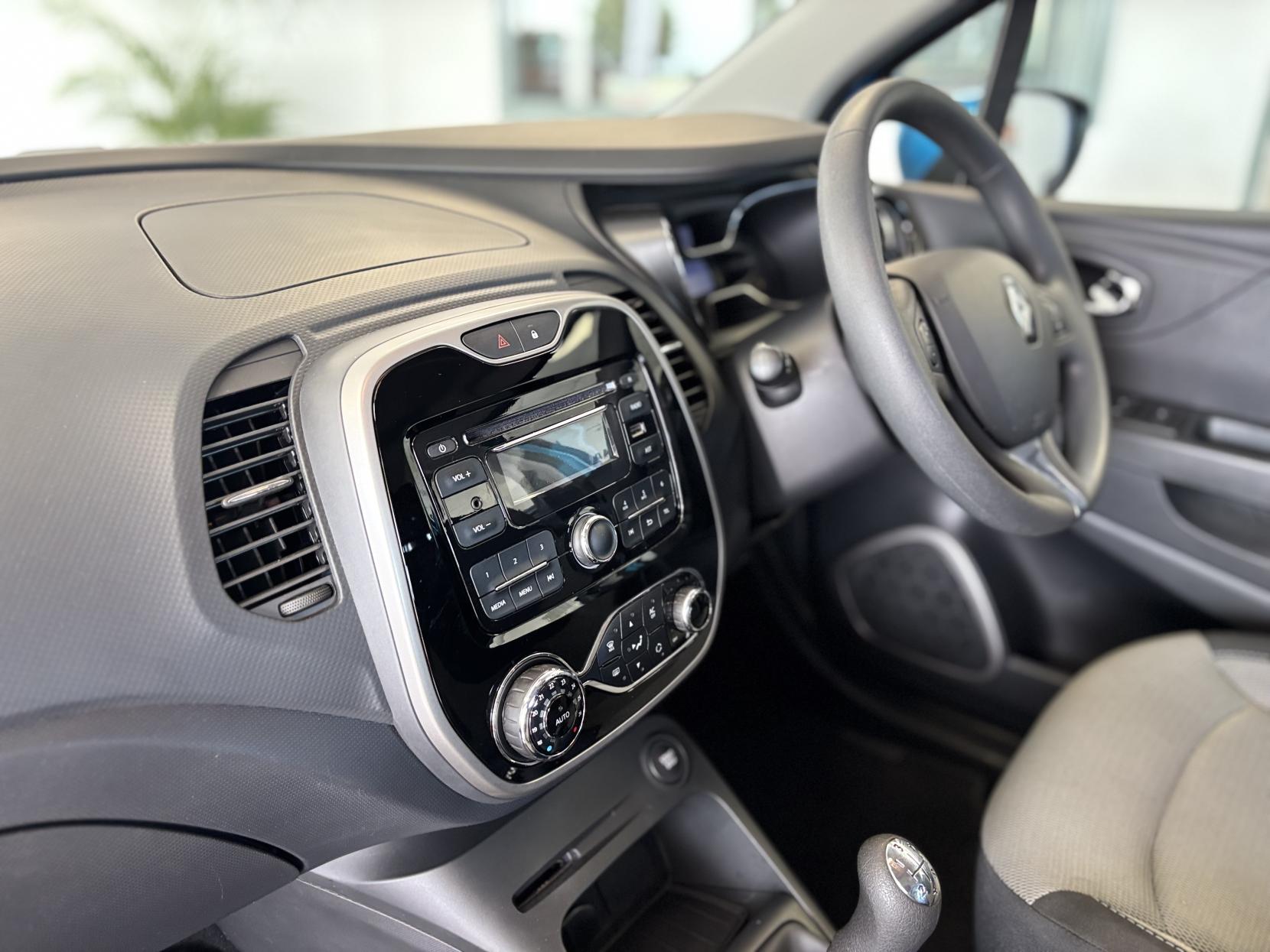 Renault Captur 0.9 TCe ENERGY Expression + SUV 5dr Petrol Manual Euro 5 (s/s) (90 ps)