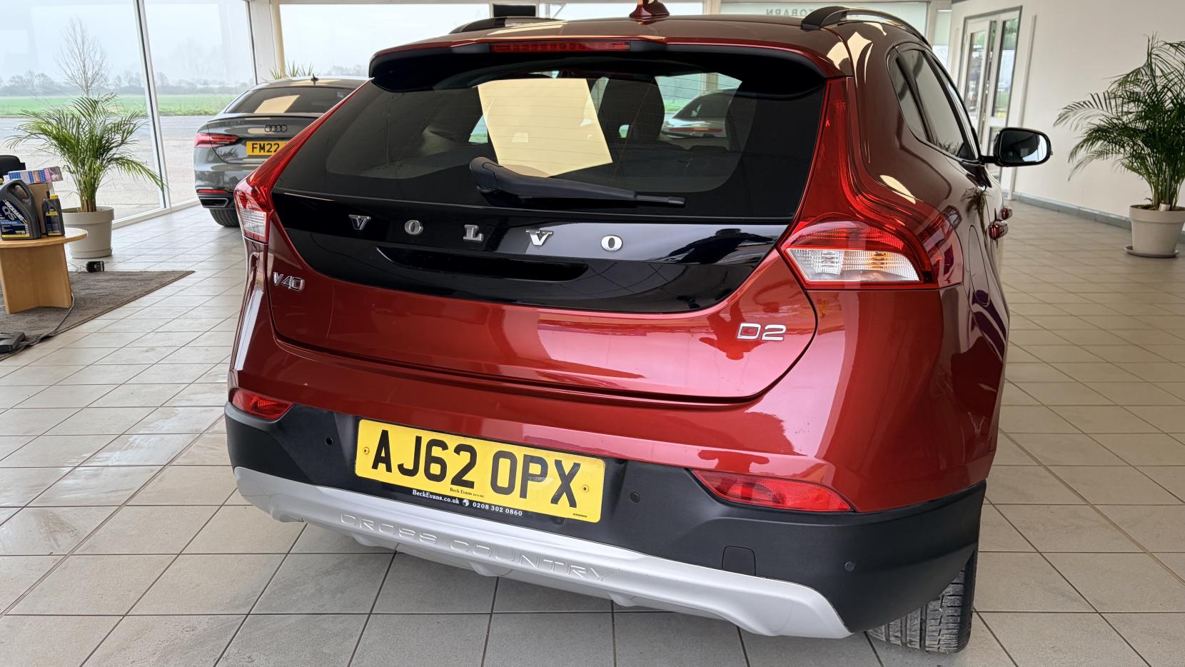 Volvo V40 Cross Country 1.6 D2 SE Nav Hatchback 5dr Diesel Manual Euro 5 (s/s) (115 ps)