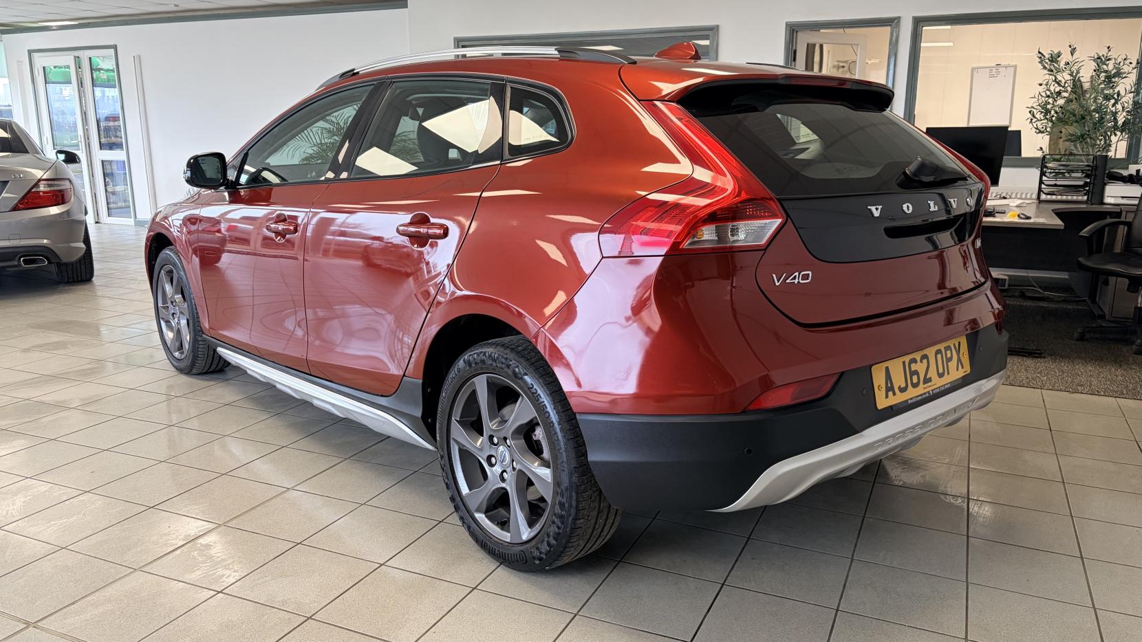 Volvo V40 Cross Country 1.6 D2 SE Nav Hatchback 5dr Diesel Manual Euro 5 (s/s) (115 ps)