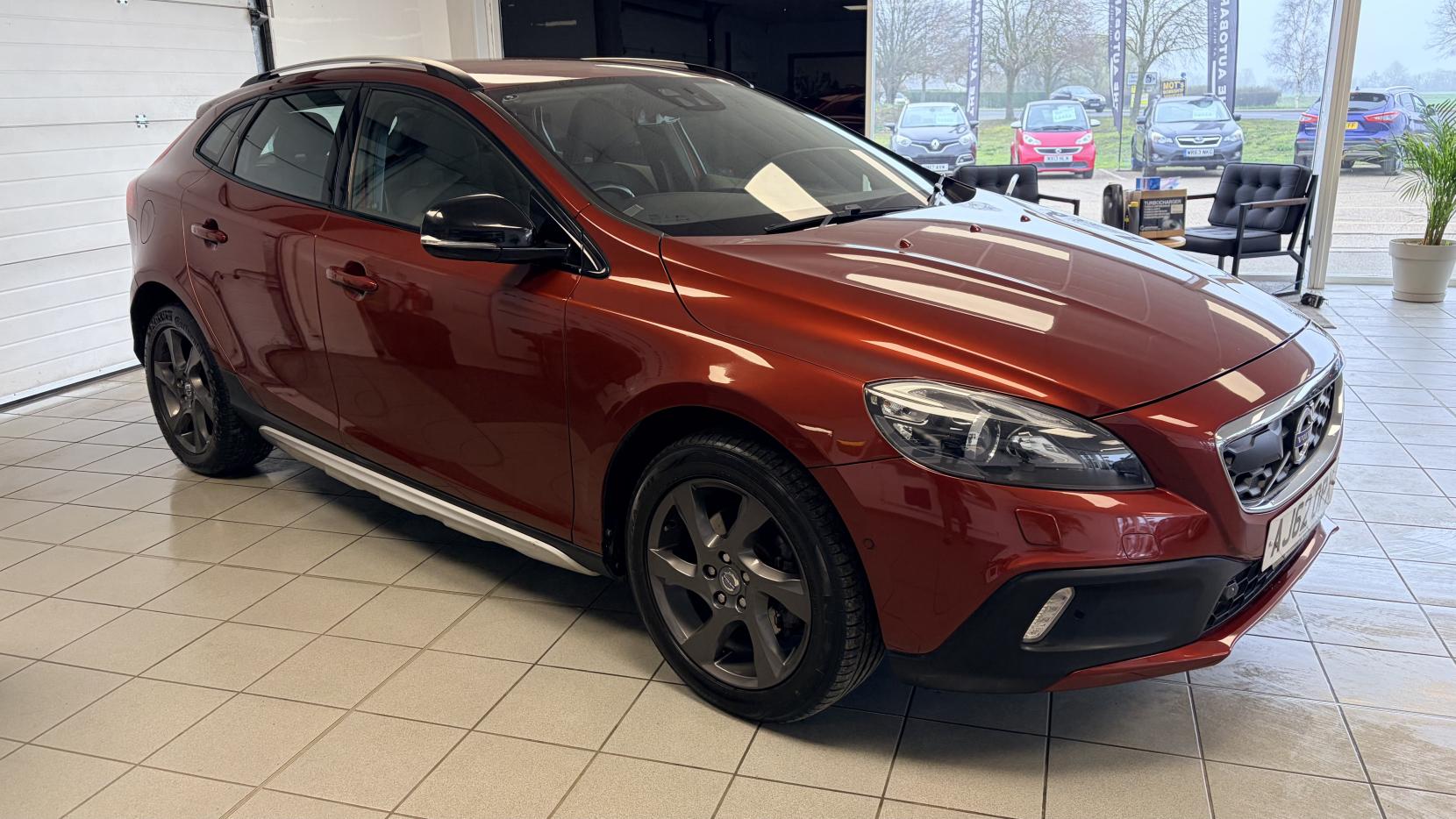 Volvo V40 Cross Country 1.6 D2 SE Nav Hatchback 5dr Diesel Manual Euro 5 (s/s) (115 ps)