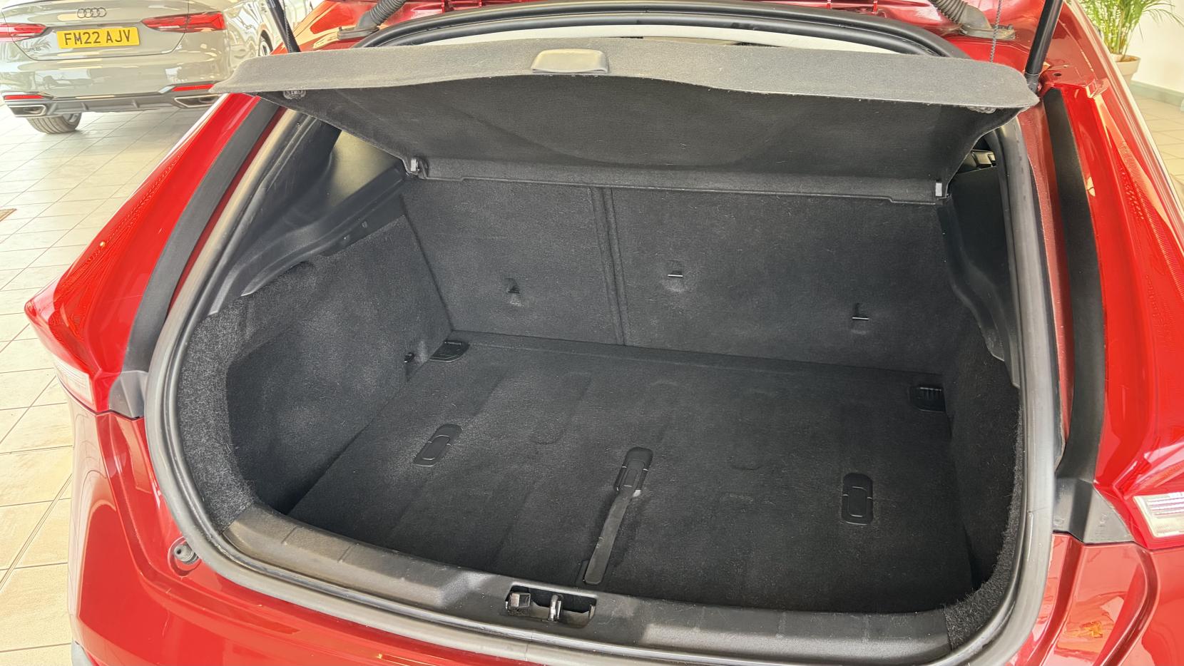 Volvo V40 Cross Country 1.6 D2 SE Nav Hatchback 5dr Diesel Manual Euro 5 (s/s) (115 ps)