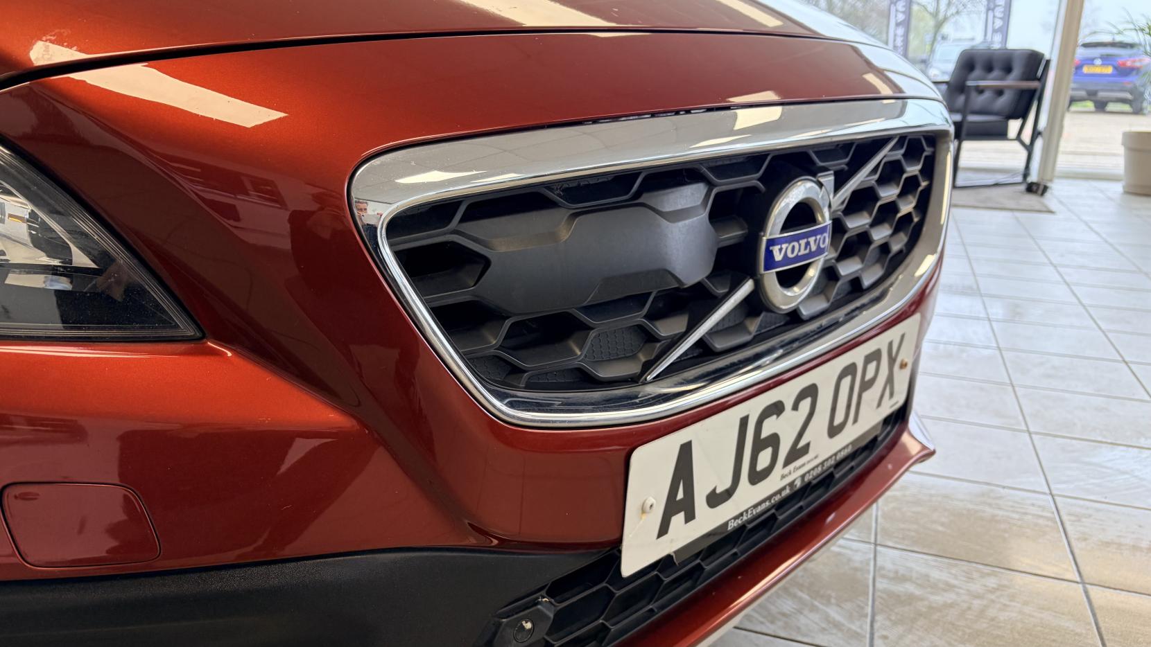 Volvo V40 Cross Country 1.6 D2 SE Nav Hatchback 5dr Diesel Manual Euro 5 (s/s) (115 ps)