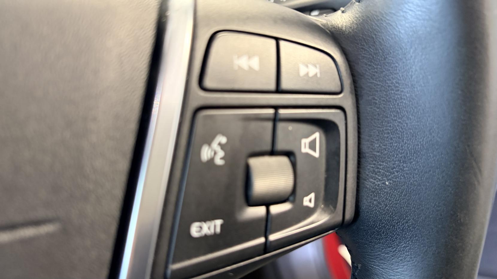 Volvo V40 Cross Country 1.6 D2 SE Nav Hatchback 5dr Diesel Manual Euro 5 (s/s) (115 ps)