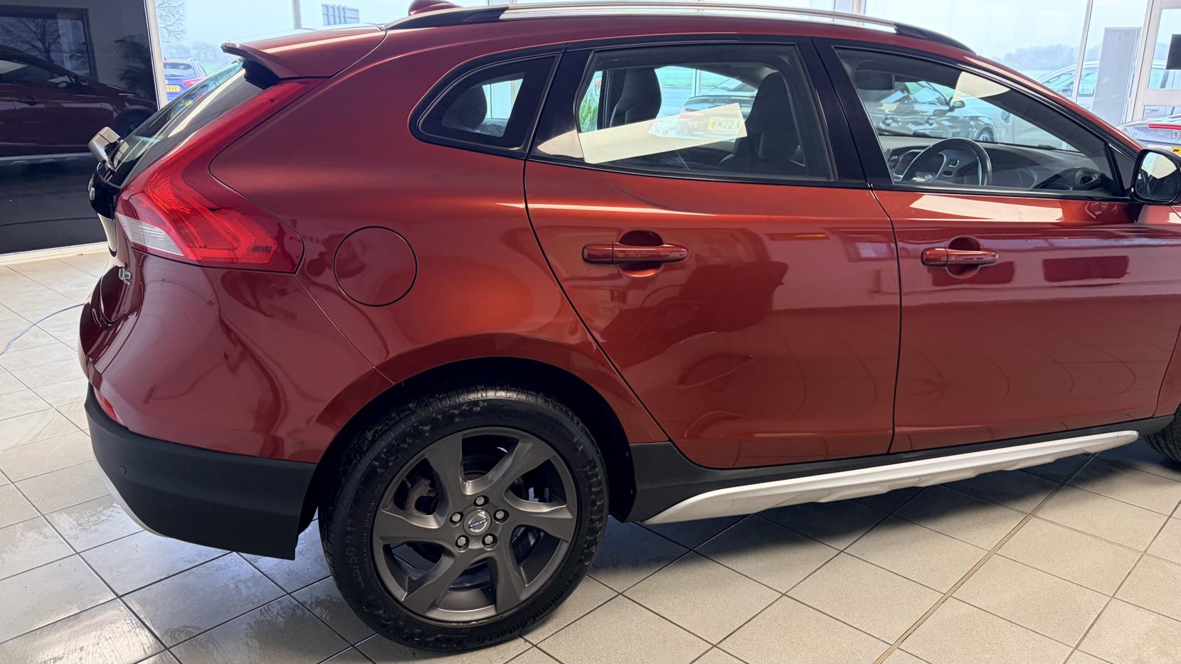 Volvo V40 Cross Country 1.6 D2 SE Nav Hatchback 5dr Diesel Manual Euro 5 (s/s) (115 ps)