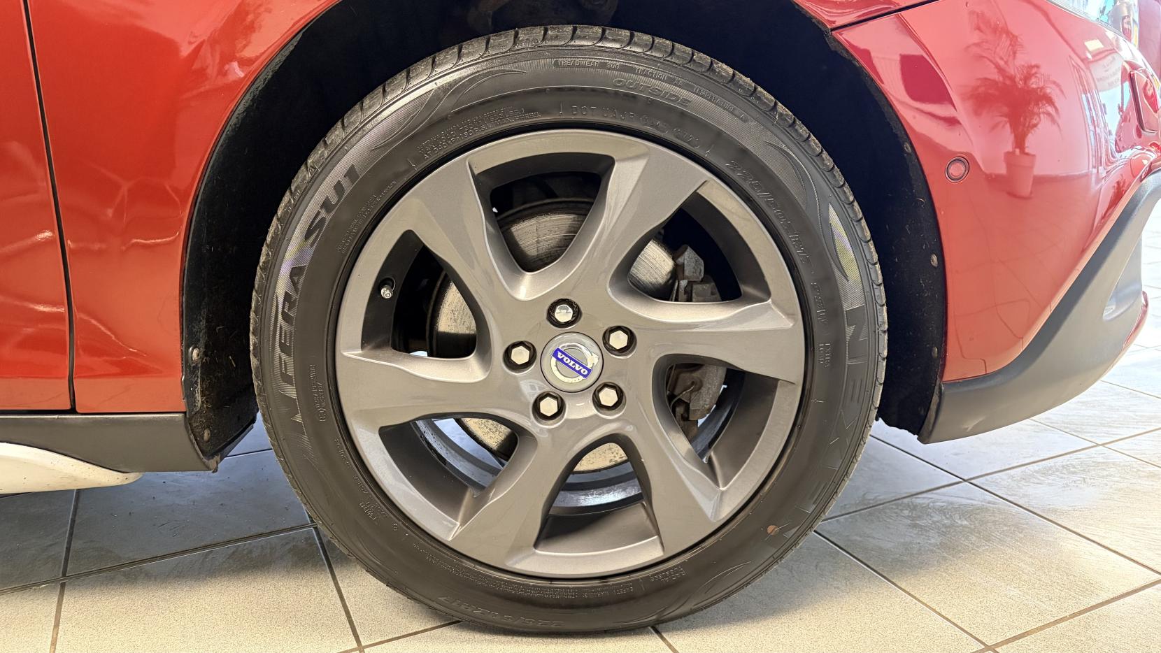 Volvo V40 Cross Country 1.6 D2 SE Nav Hatchback 5dr Diesel Manual Euro 5 (s/s) (115 ps)