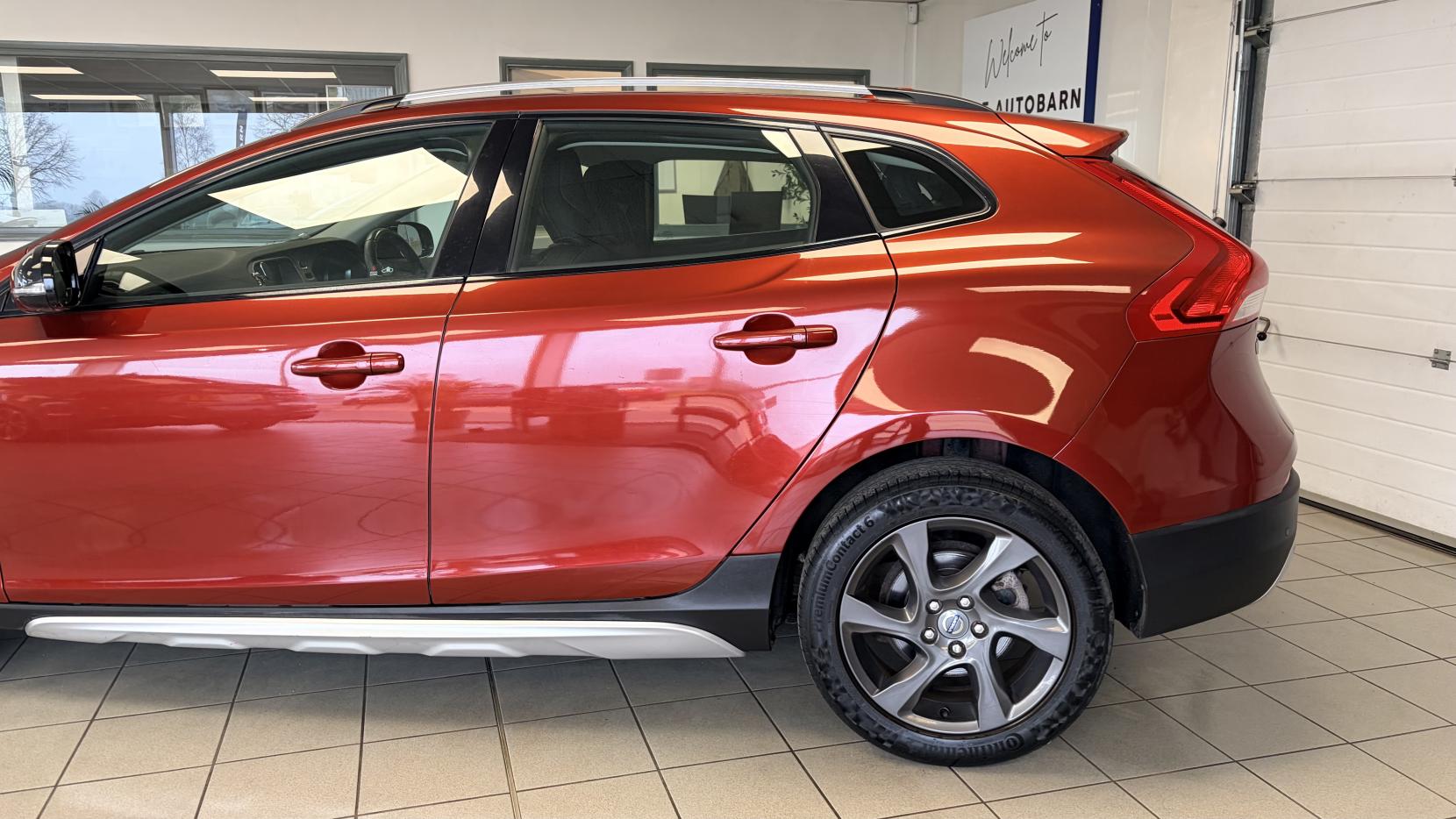 Volvo V40 Cross Country 1.6 D2 SE Nav Hatchback 5dr Diesel Manual Euro 5 (s/s) (115 ps)