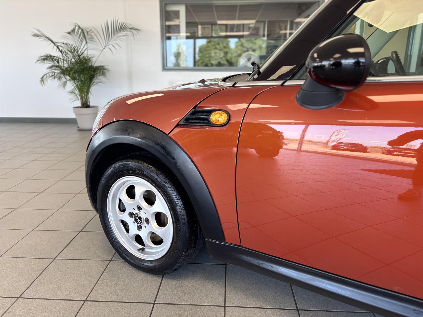 MINI Hatch 1.6 Cooper Hatchback 3dr Petrol Manual Euro 5 (s/s) (122 ps)