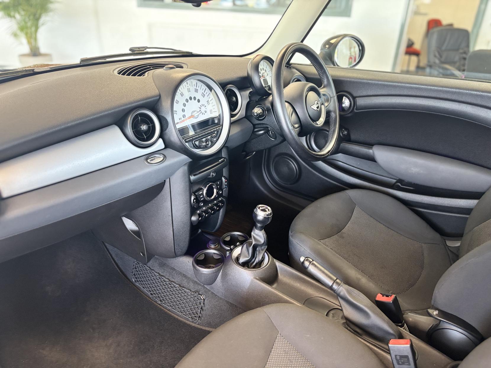 MINI Hatch 1.6 Cooper Hatchback 3dr Petrol Manual Euro 5 (s/s) (122 ps)