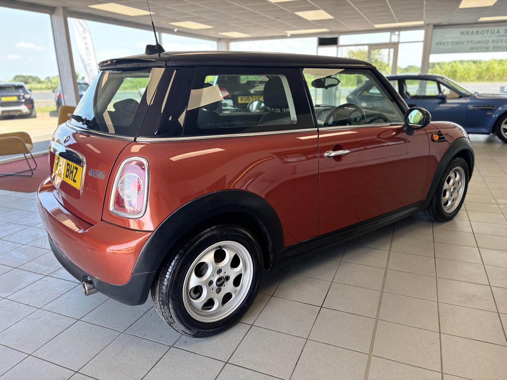 MINI Hatch 1.6 Cooper Hatchback 3dr Petrol Manual Euro 5 (s/s) (122 ps)